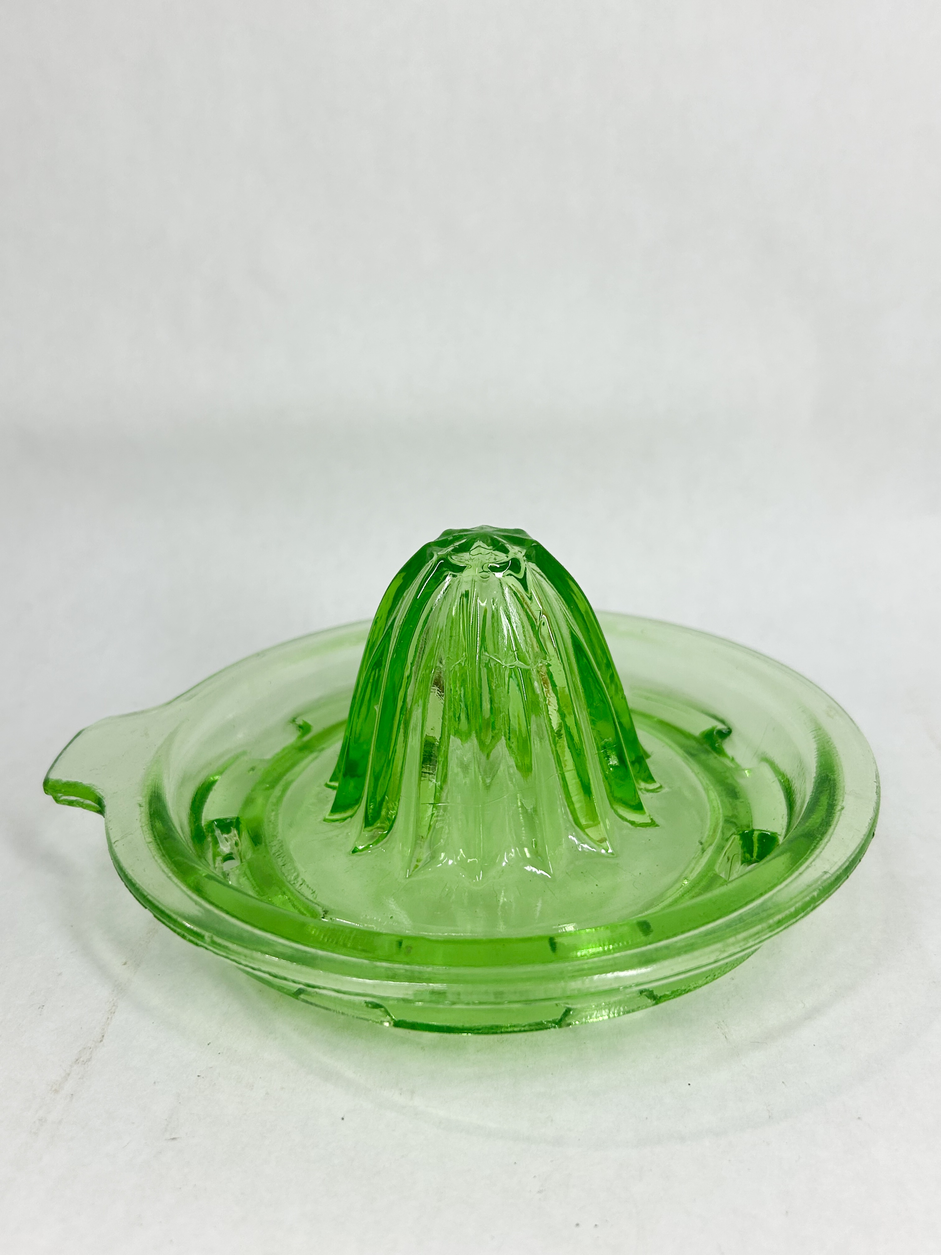 DEPRESSION GLASS URANIUM CITRUS REAMER, C. 1930