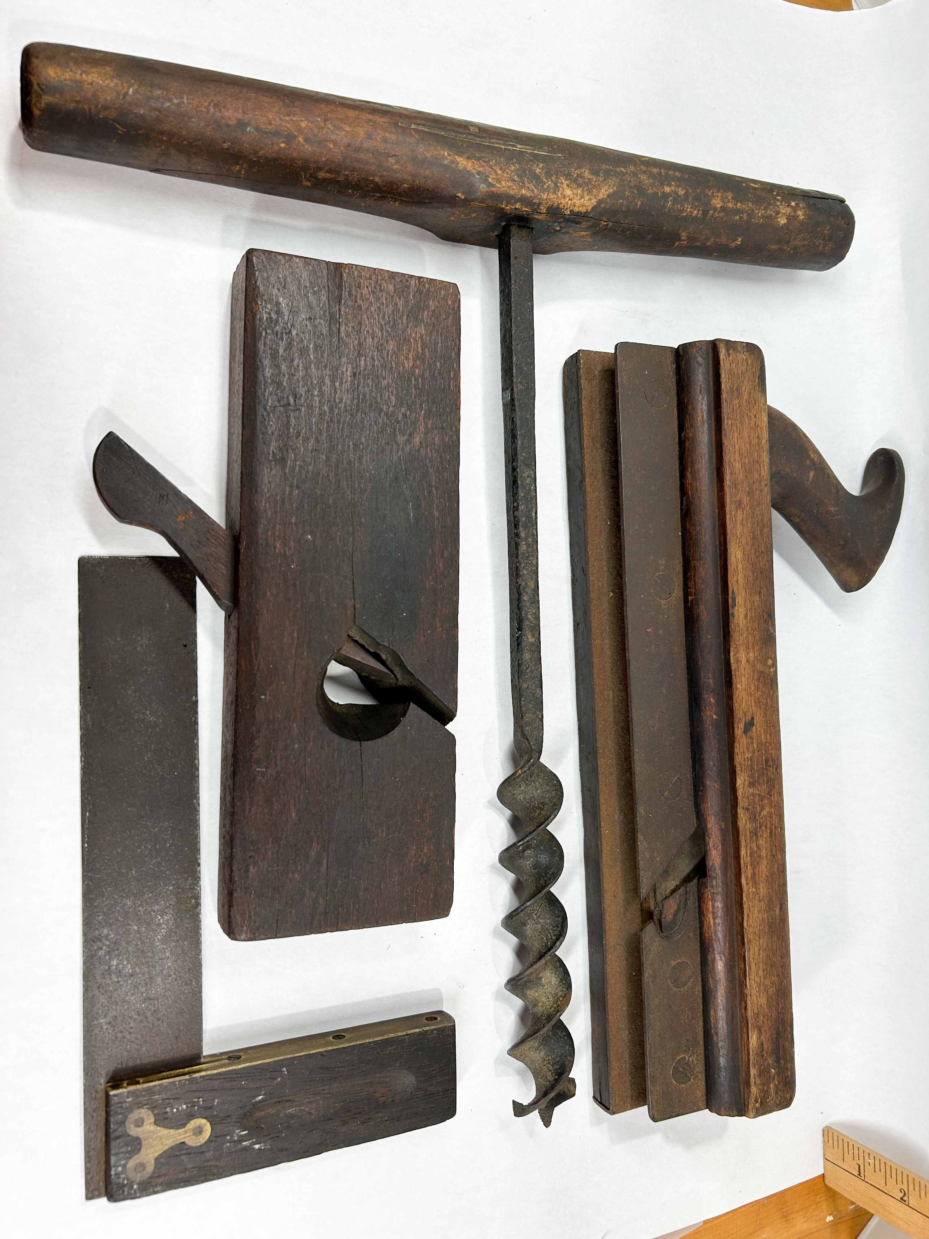 GROUP OF ANTIQUE WOODWORKING HAND TOOLS