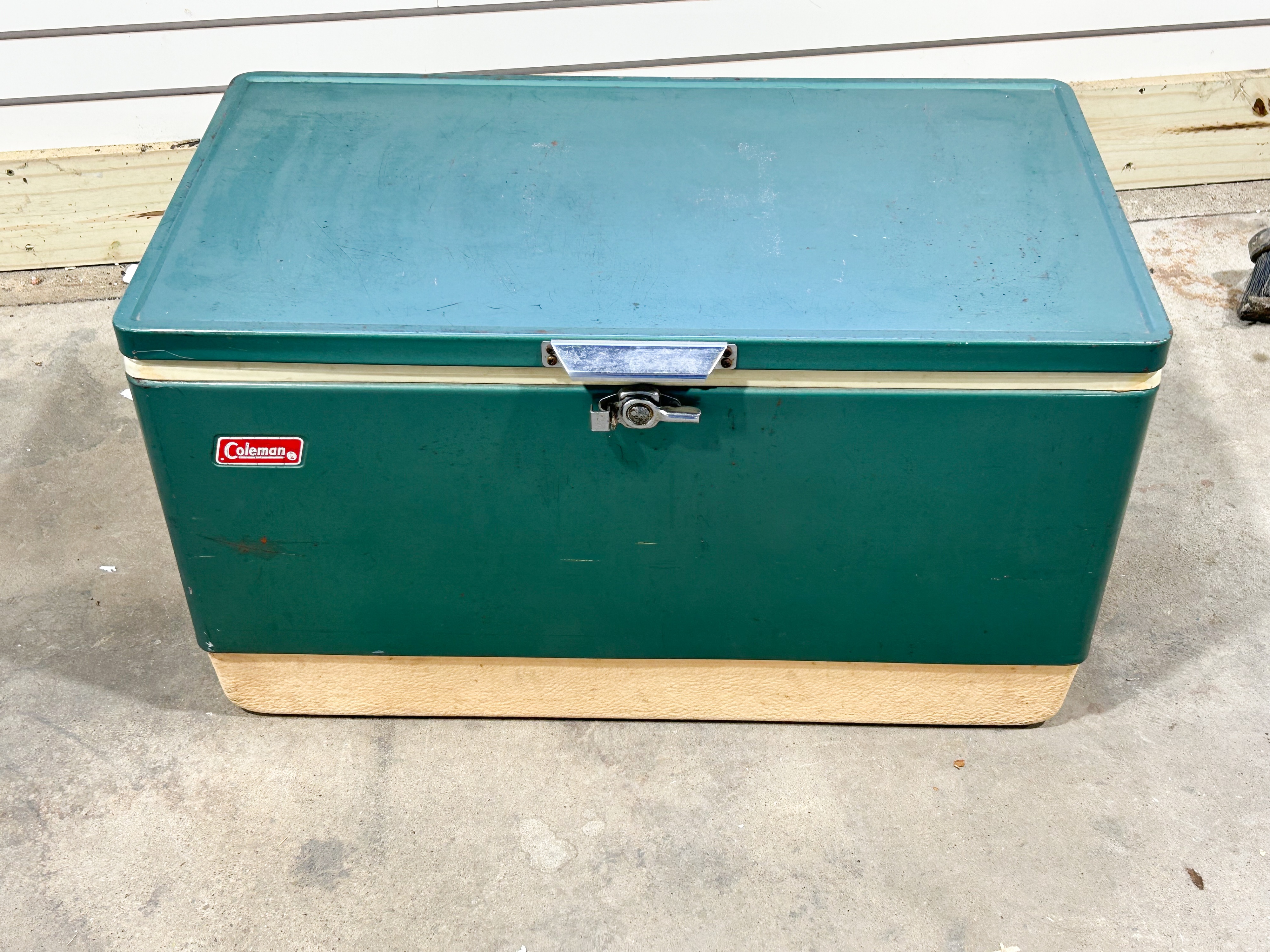 COLEMAN GREEN METAL SNOW-LITE COOLER