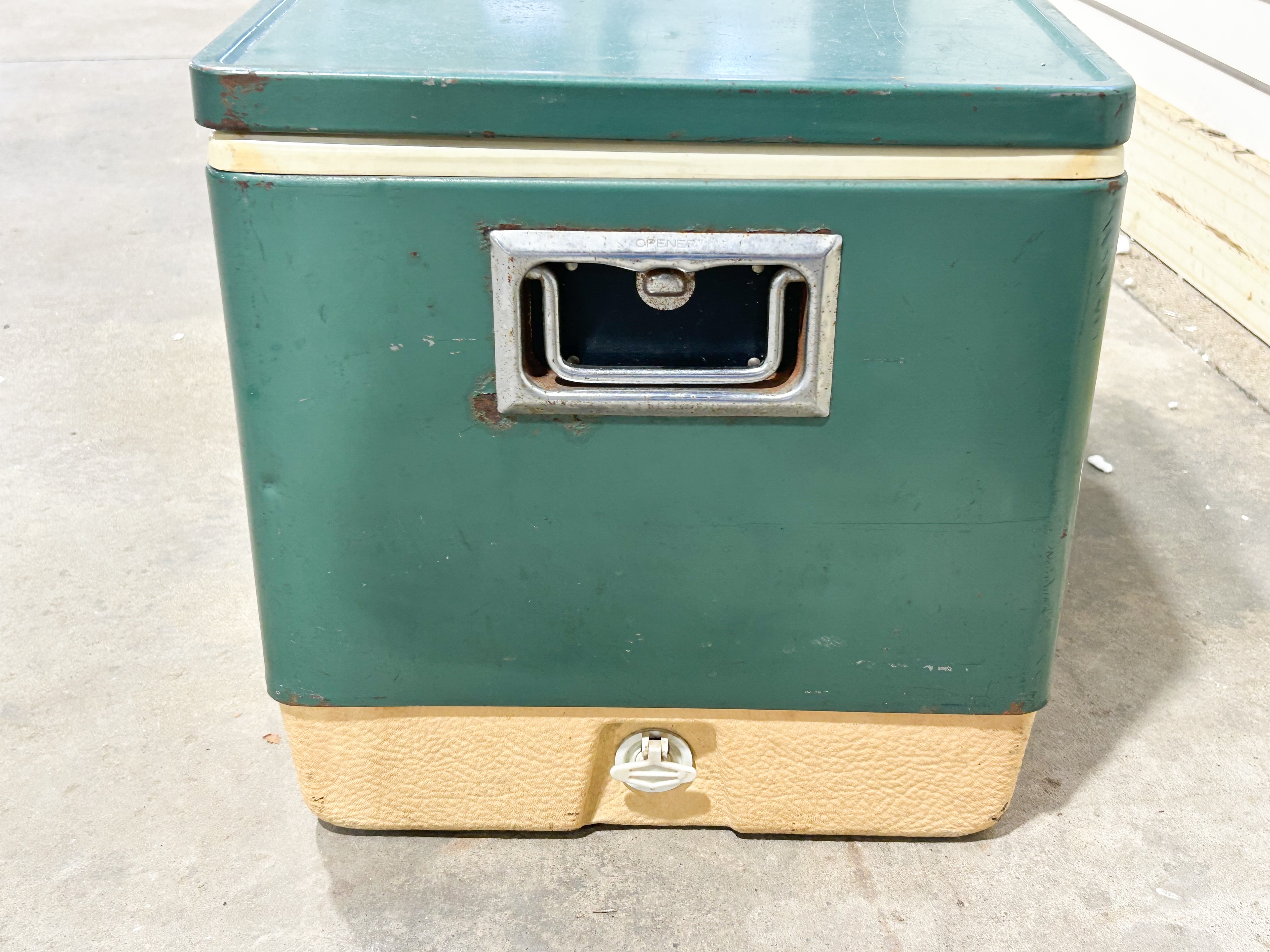 COLEMAN GREEN METAL SNOW-LITE COOLER