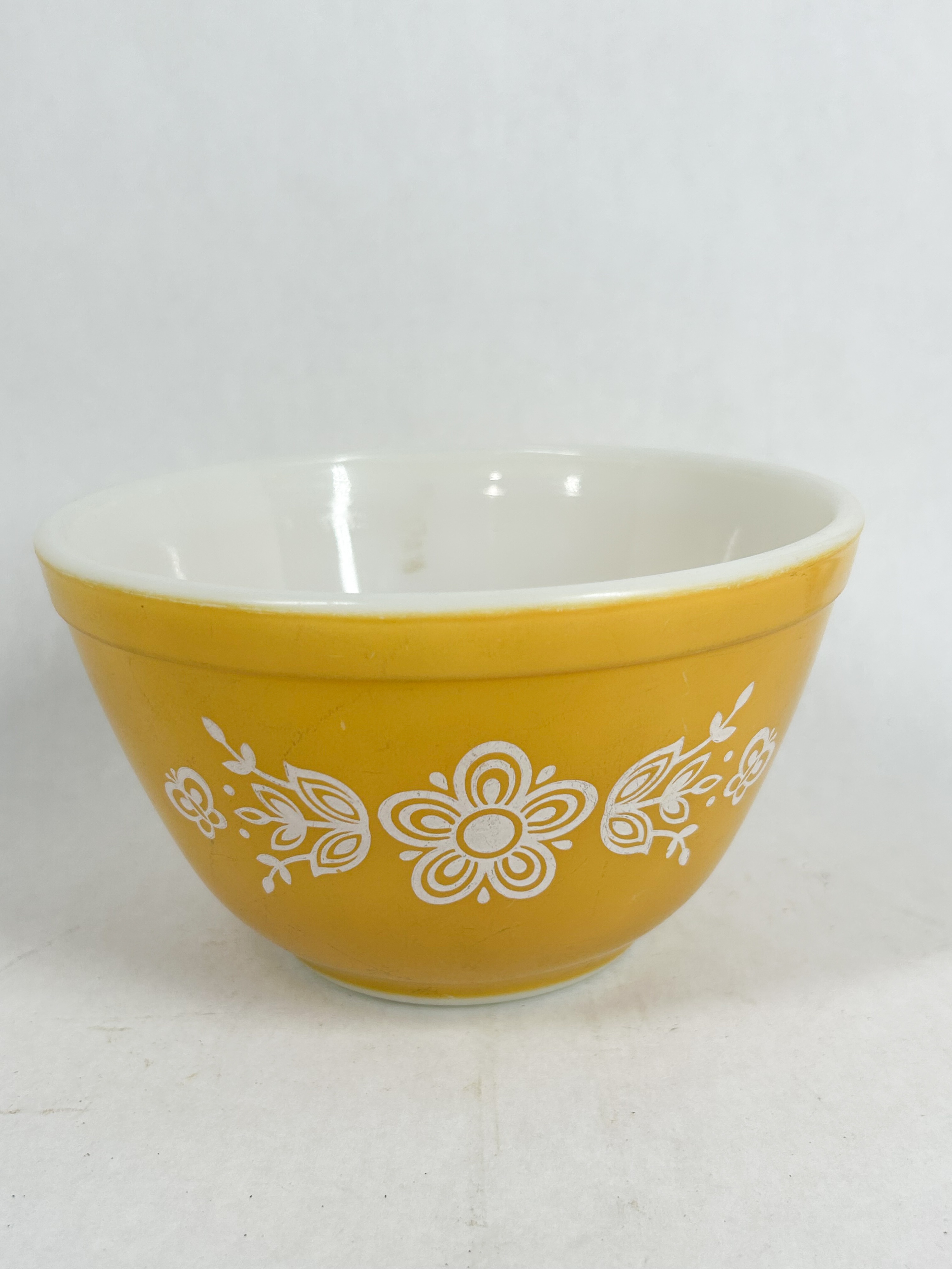 PYREX BUTTERFLY GOLD GLASS MIXING BOWL