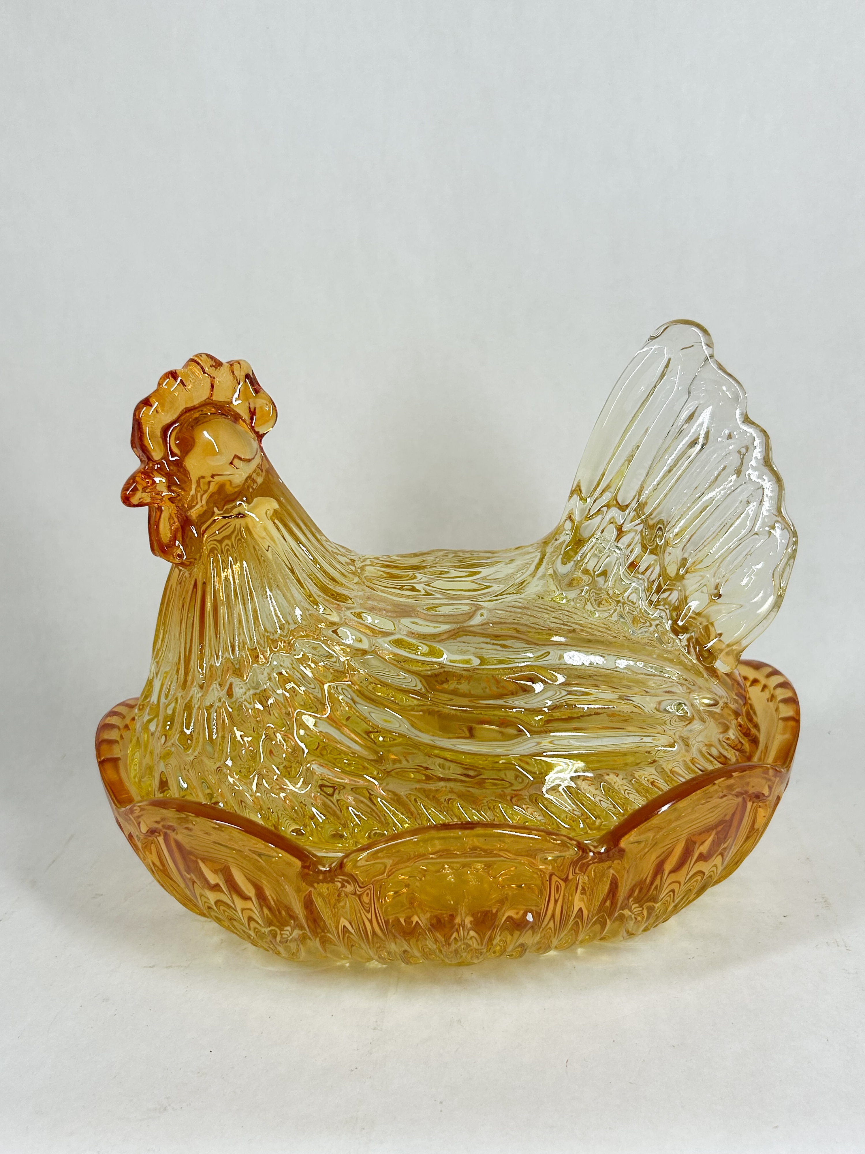 AMBER GLASS HEN ON NEST DISH