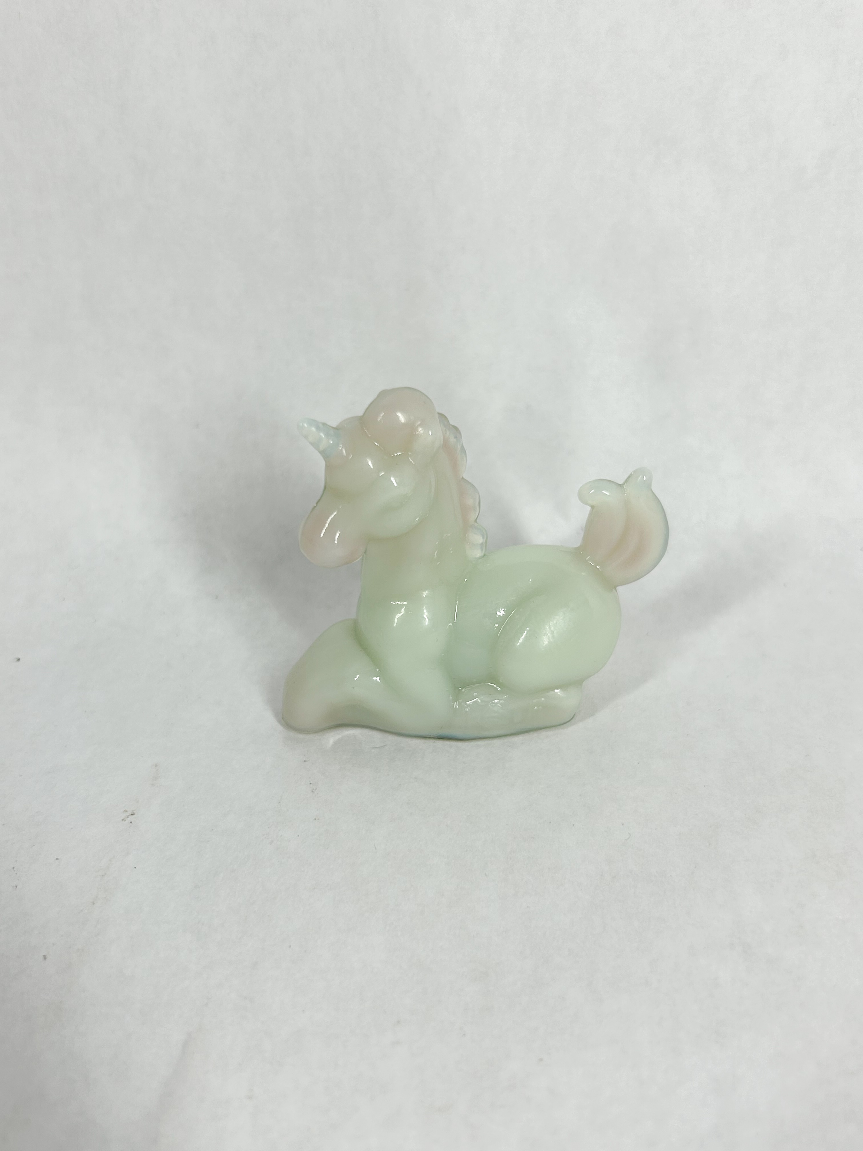 BOYD OPALESCENT WHITE UNICORN