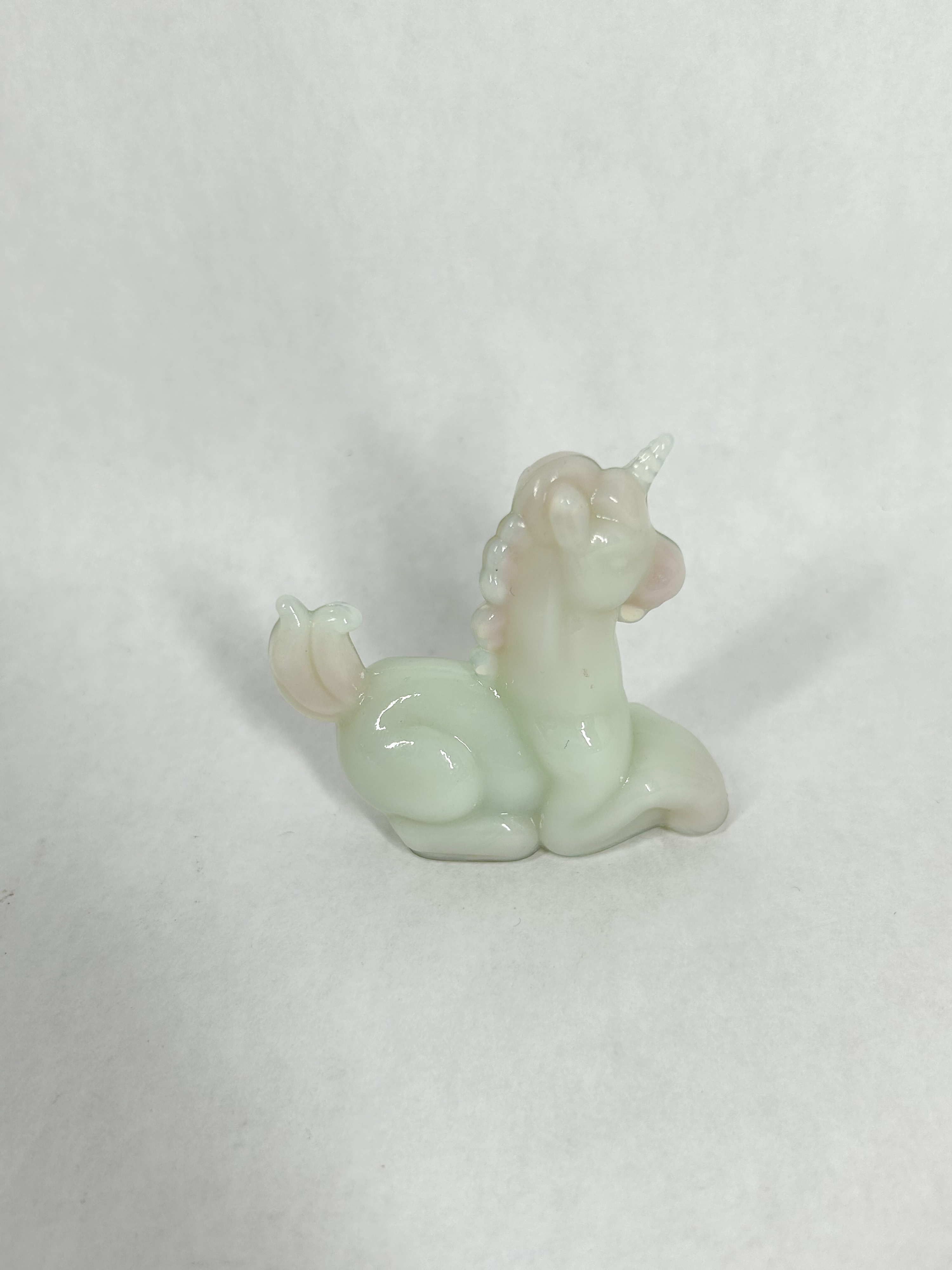 BOYD OPALESCENT WHITE UNICORN