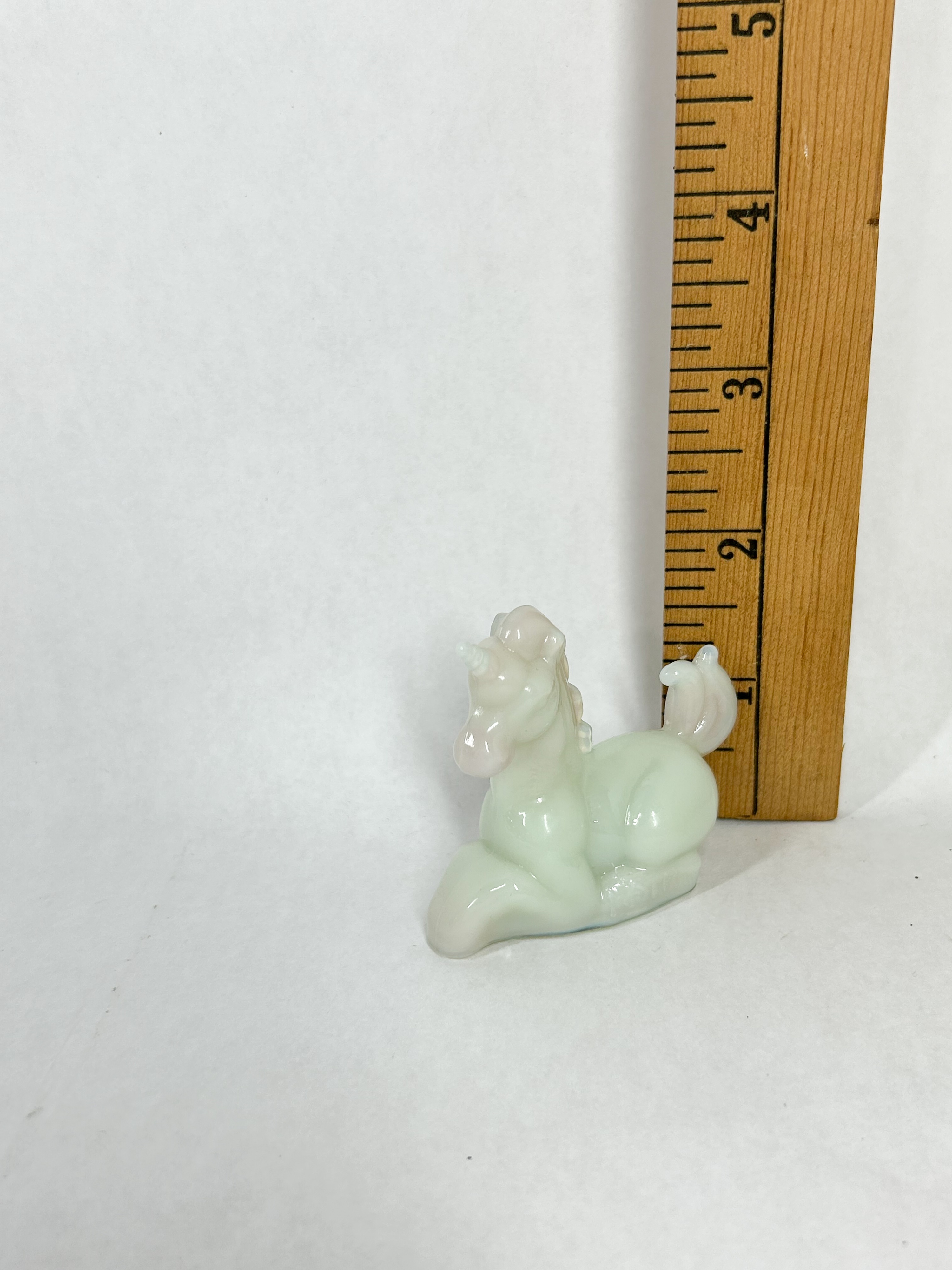 BOYD OPALESCENT WHITE UNICORN