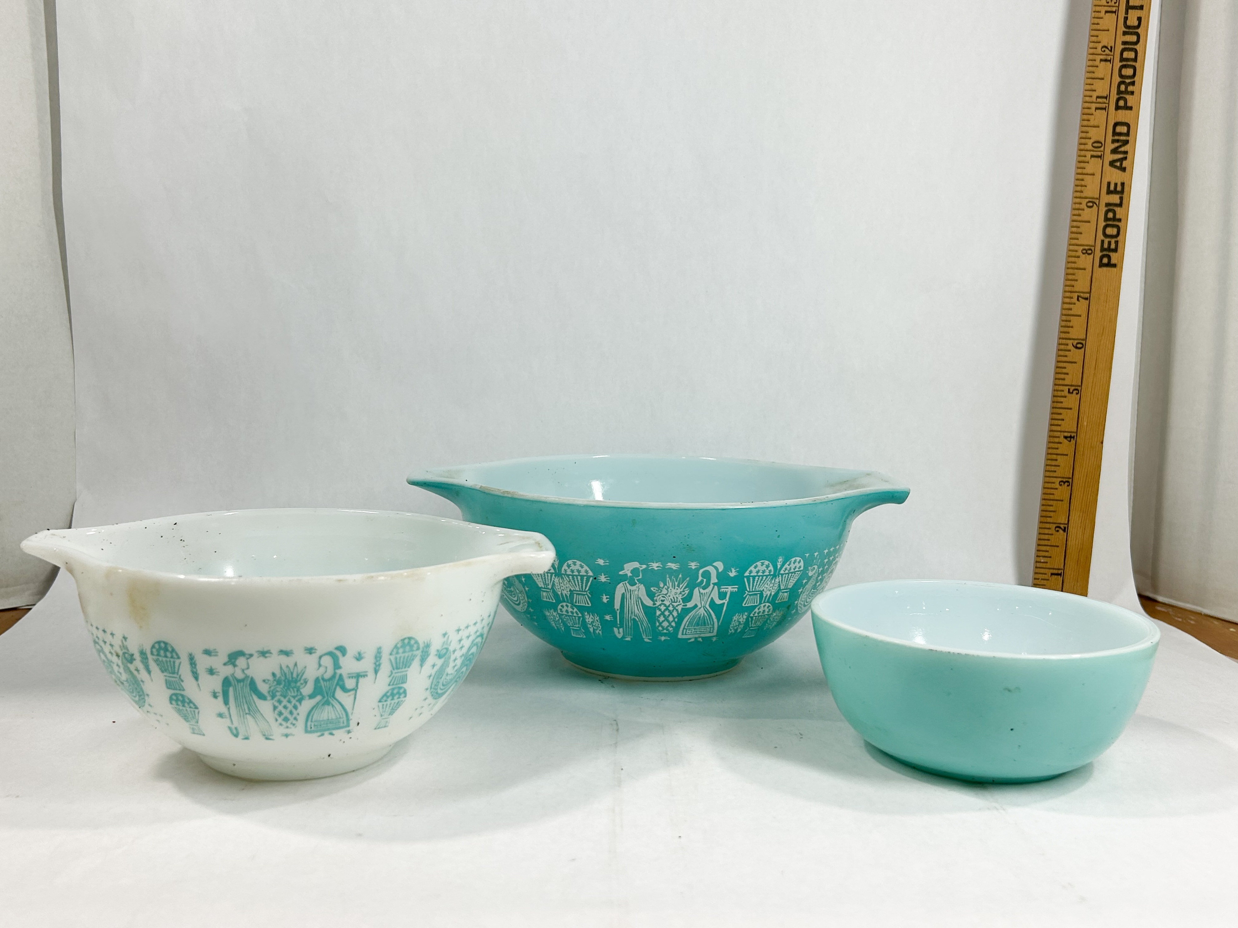 PYREX BUTTERPRINT TURQUOISE GLASS MIXING BOWLS