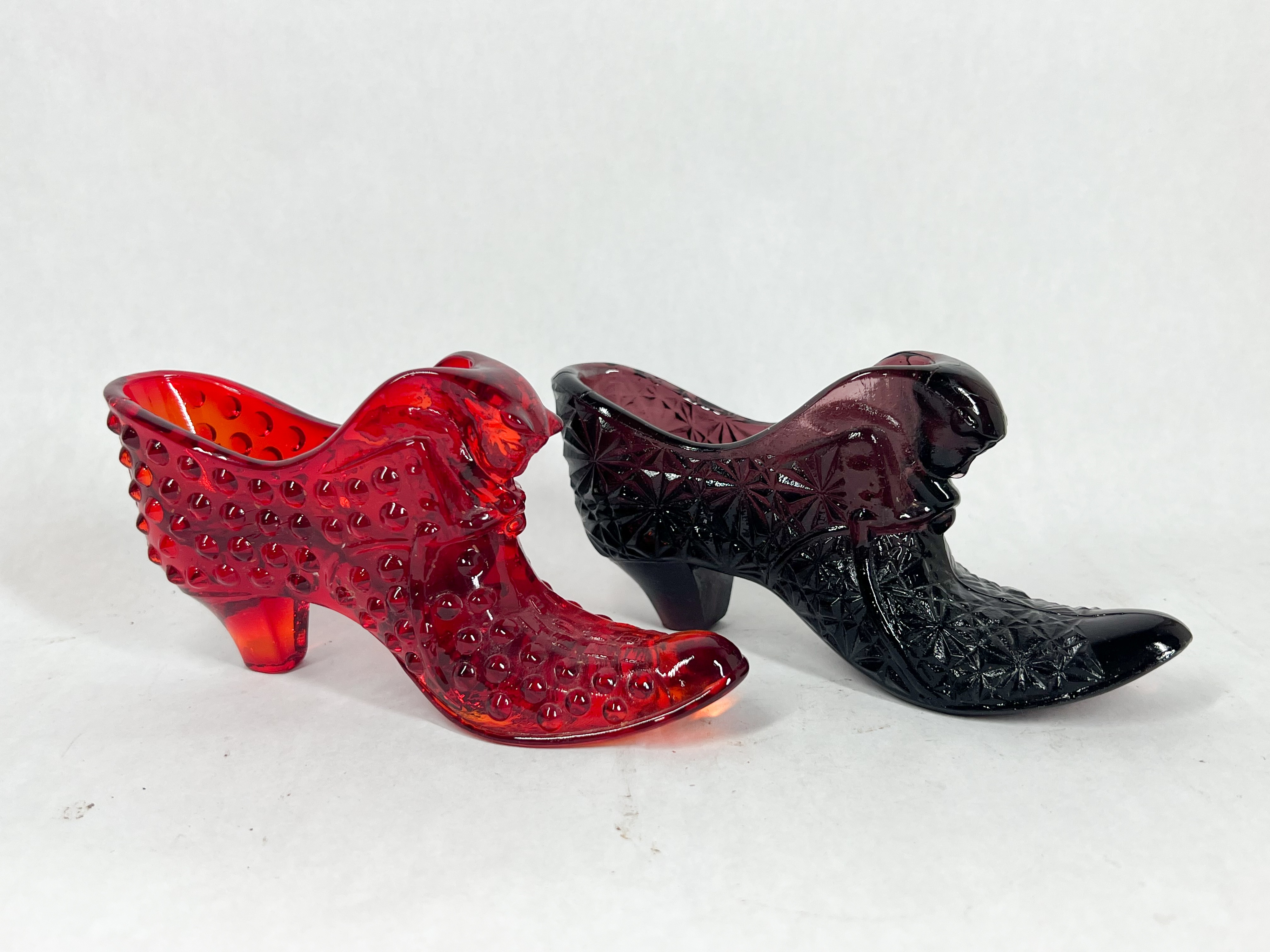 FENTON DAISY GLASS CAT HEAD SHOES