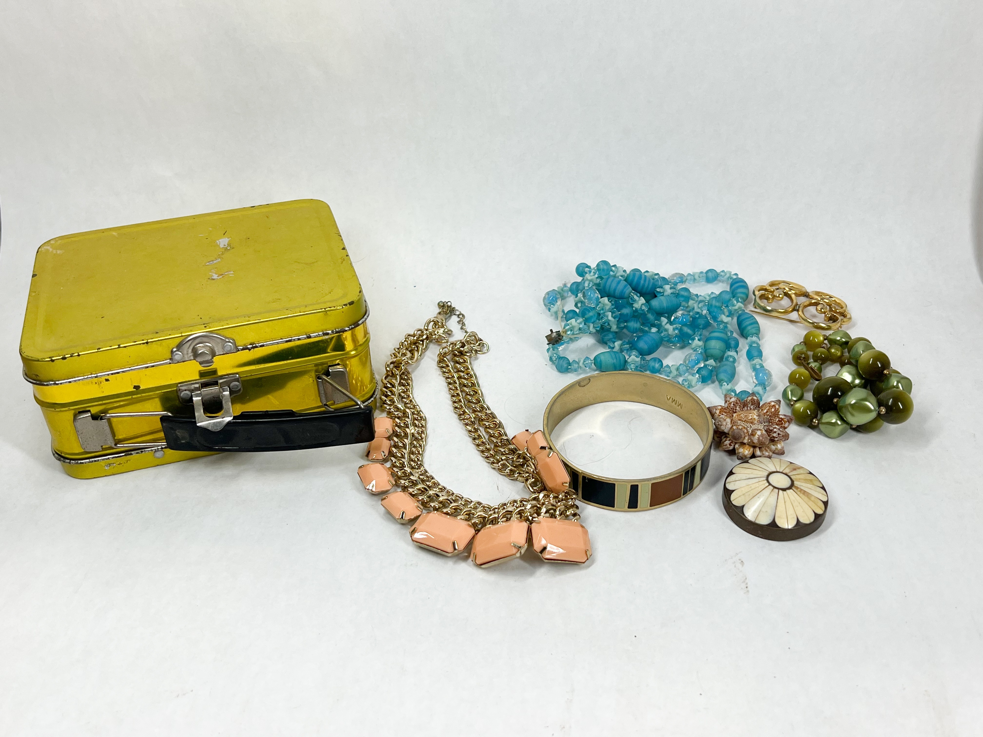 ASSORTED VINTAGE COSTUME JEWELRY AND TIN