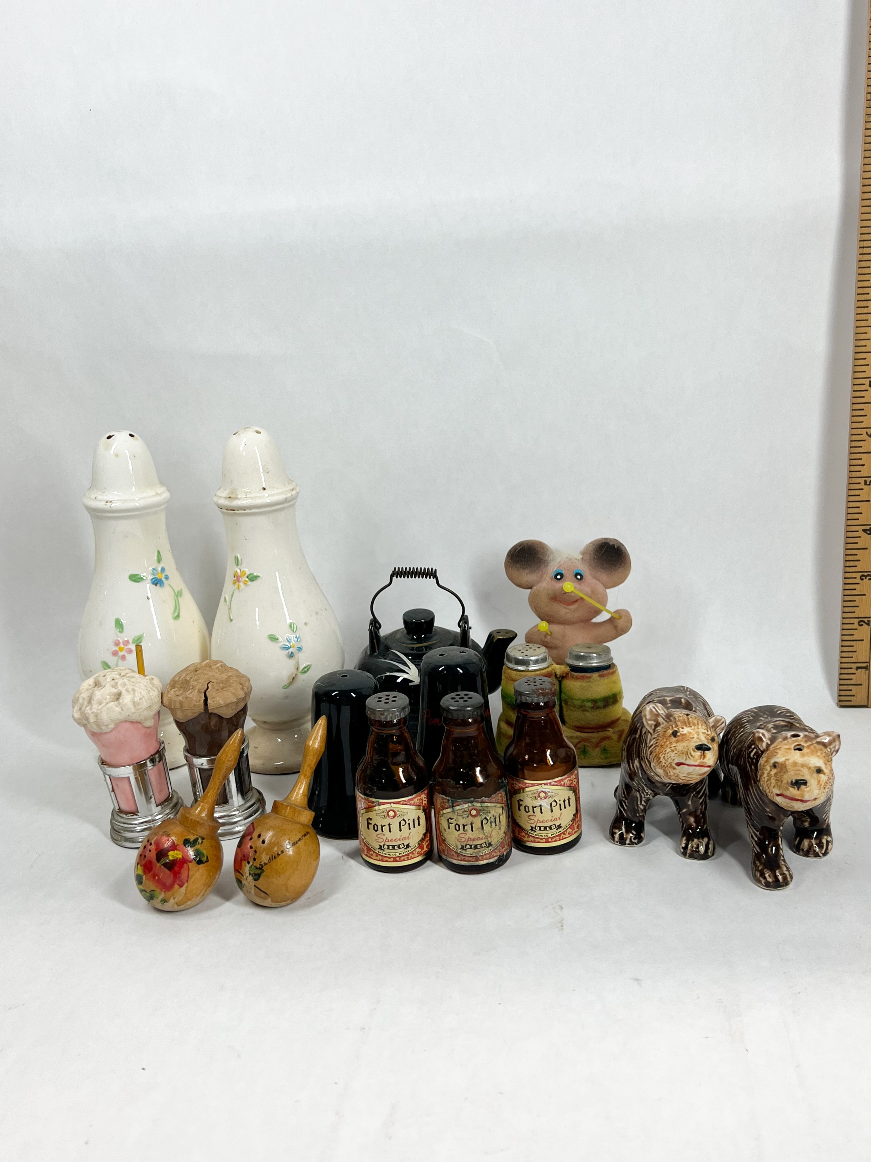 COLLECTION OF VINTAGE NOVELTY SALT AND PEPPER SHAKERS