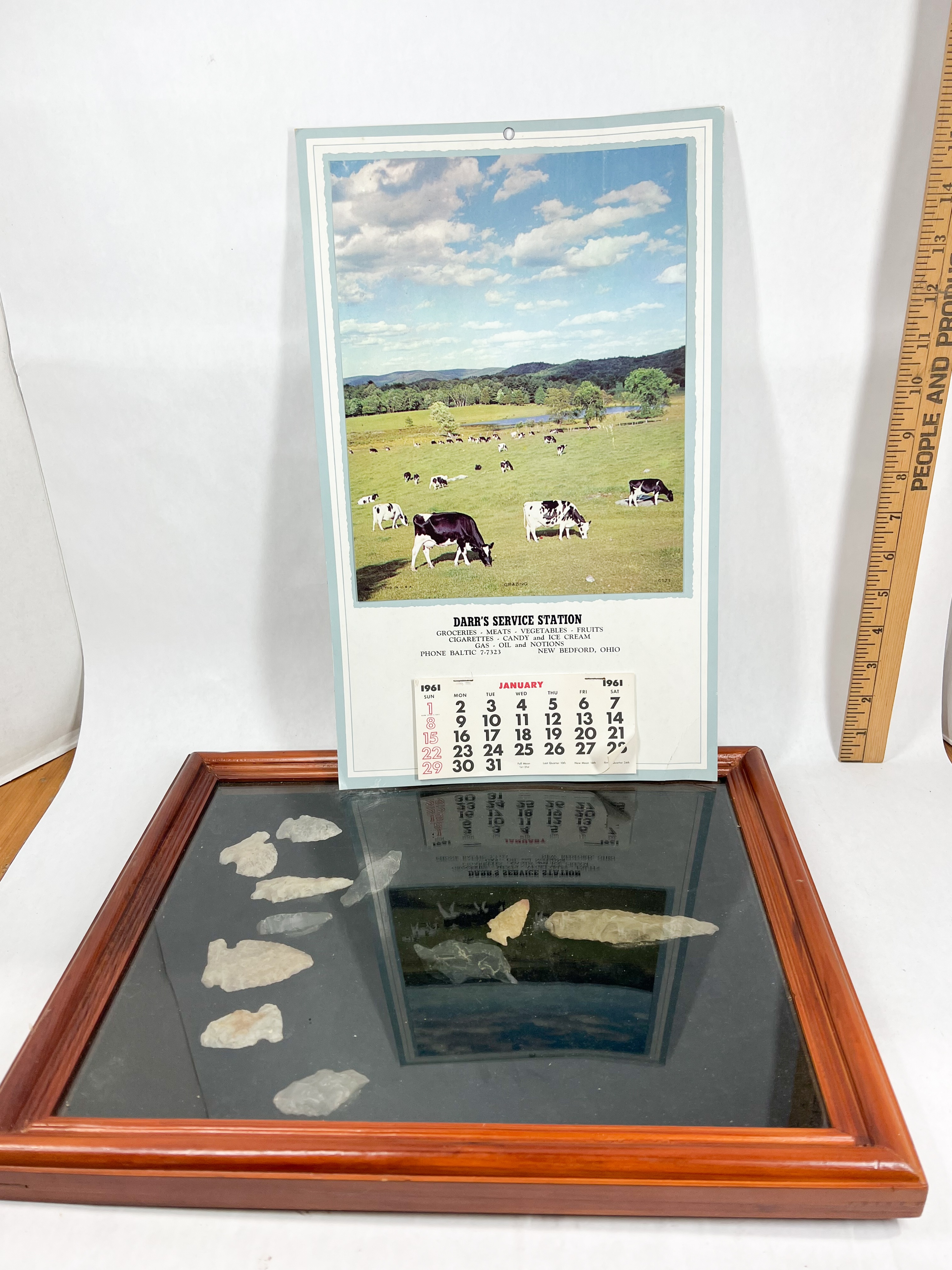 DARR'S SERVICE STATION CALENDAR AND ARROWHEADS
