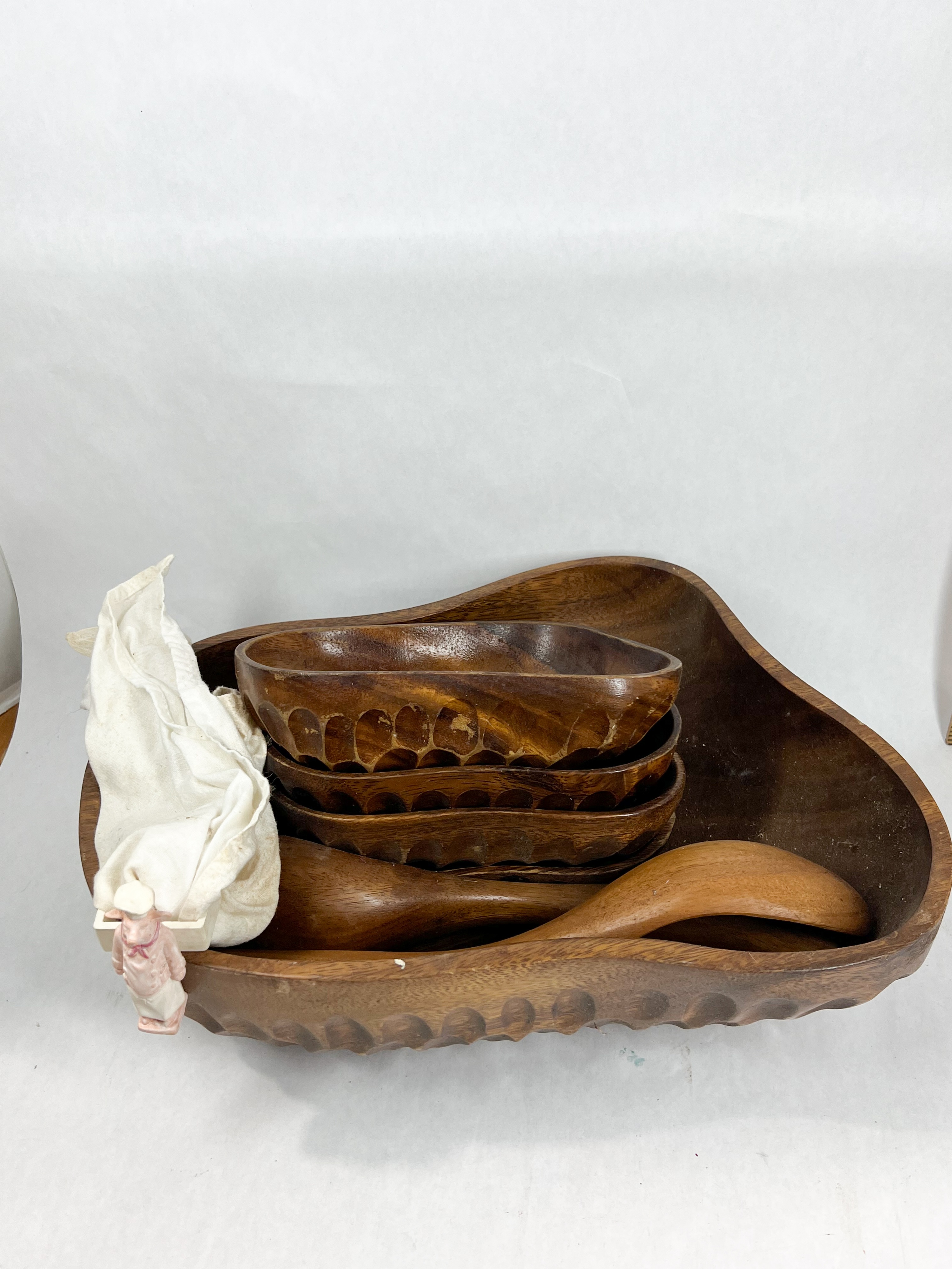 MONKEY POD WOOD SERVING SET, MID-CENTURY