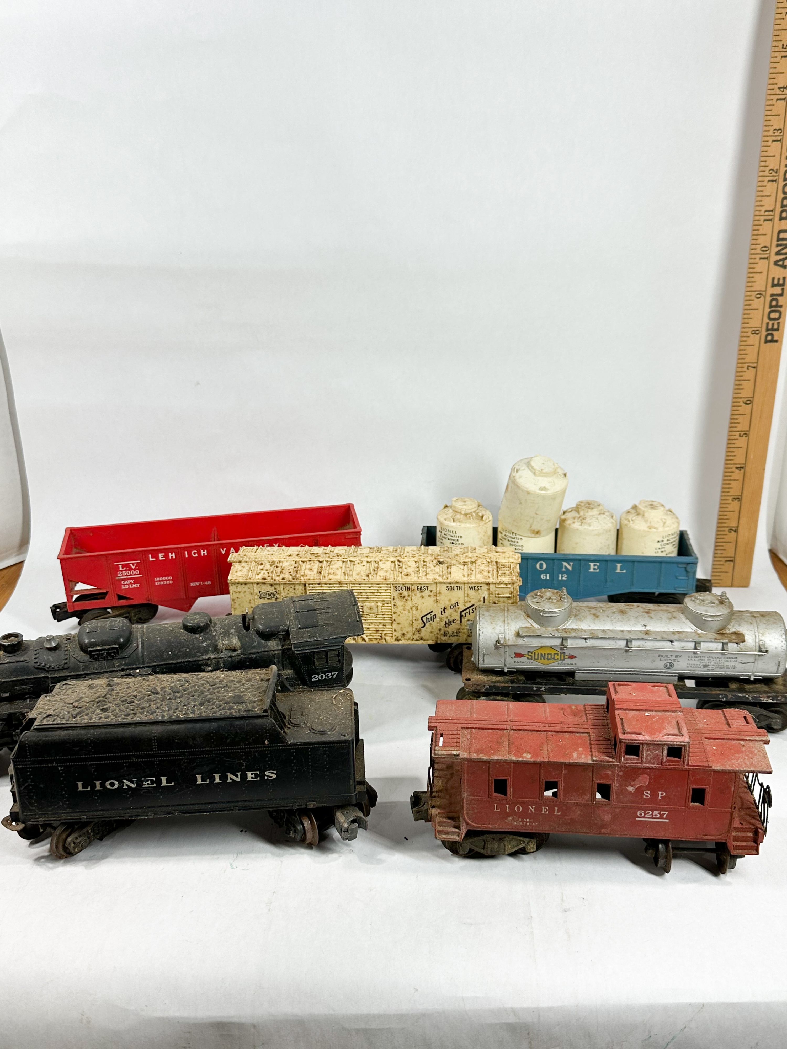 LIONEL POSTWAR FREIGHT TRAIN COLLECTION