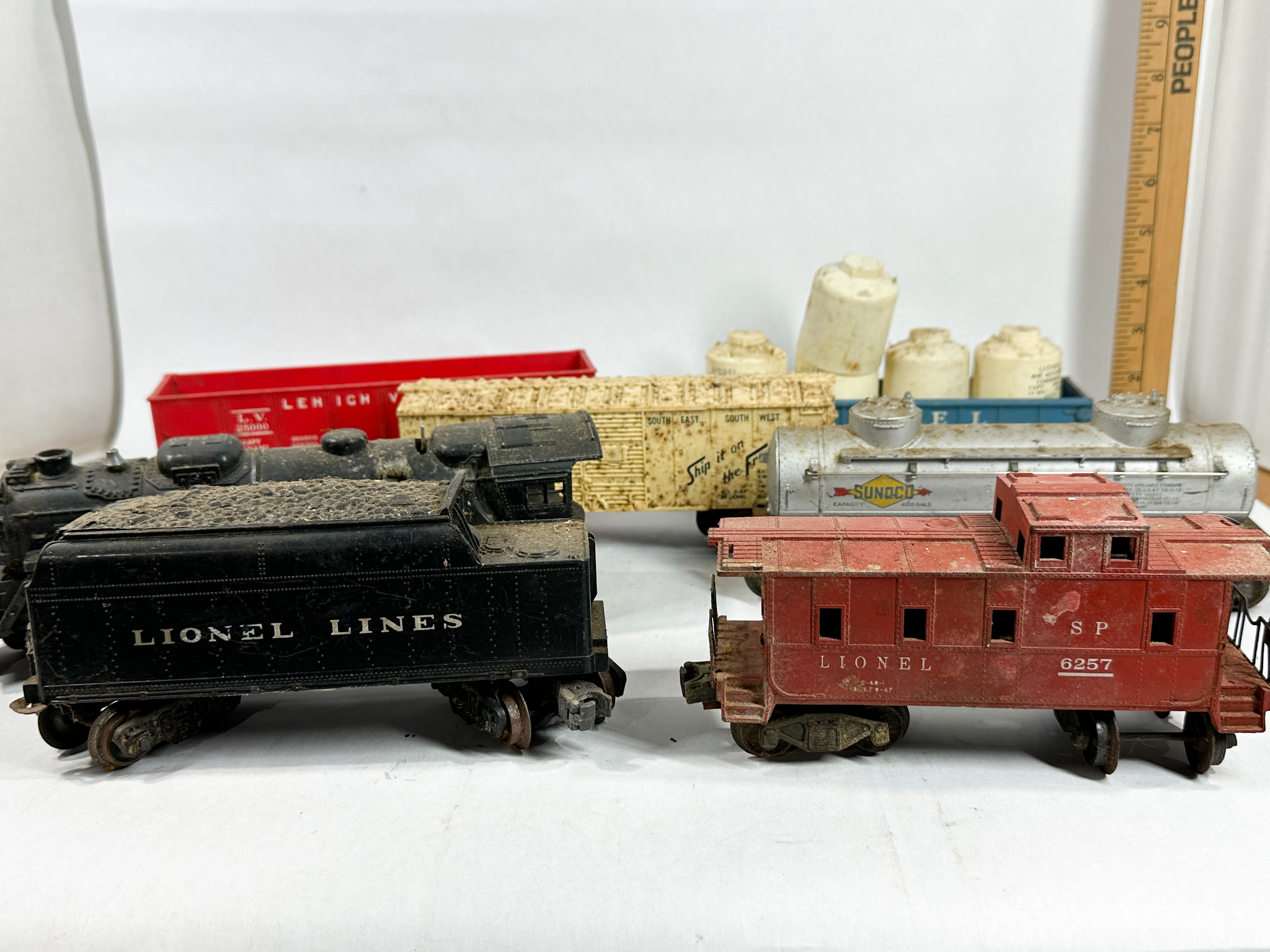 LIONEL POSTWAR FREIGHT TRAIN COLLECTION