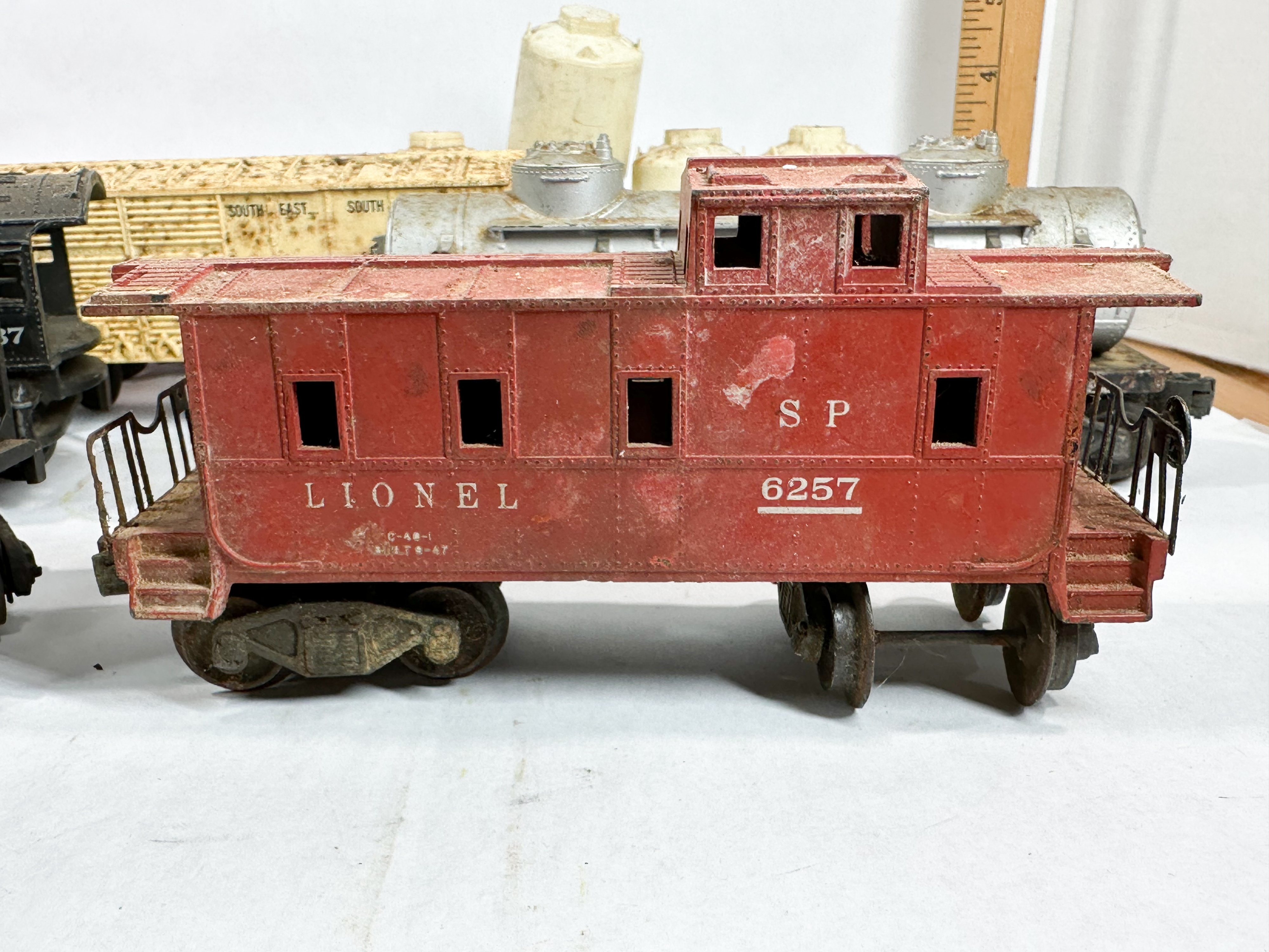 LIONEL POSTWAR FREIGHT TRAIN COLLECTION
