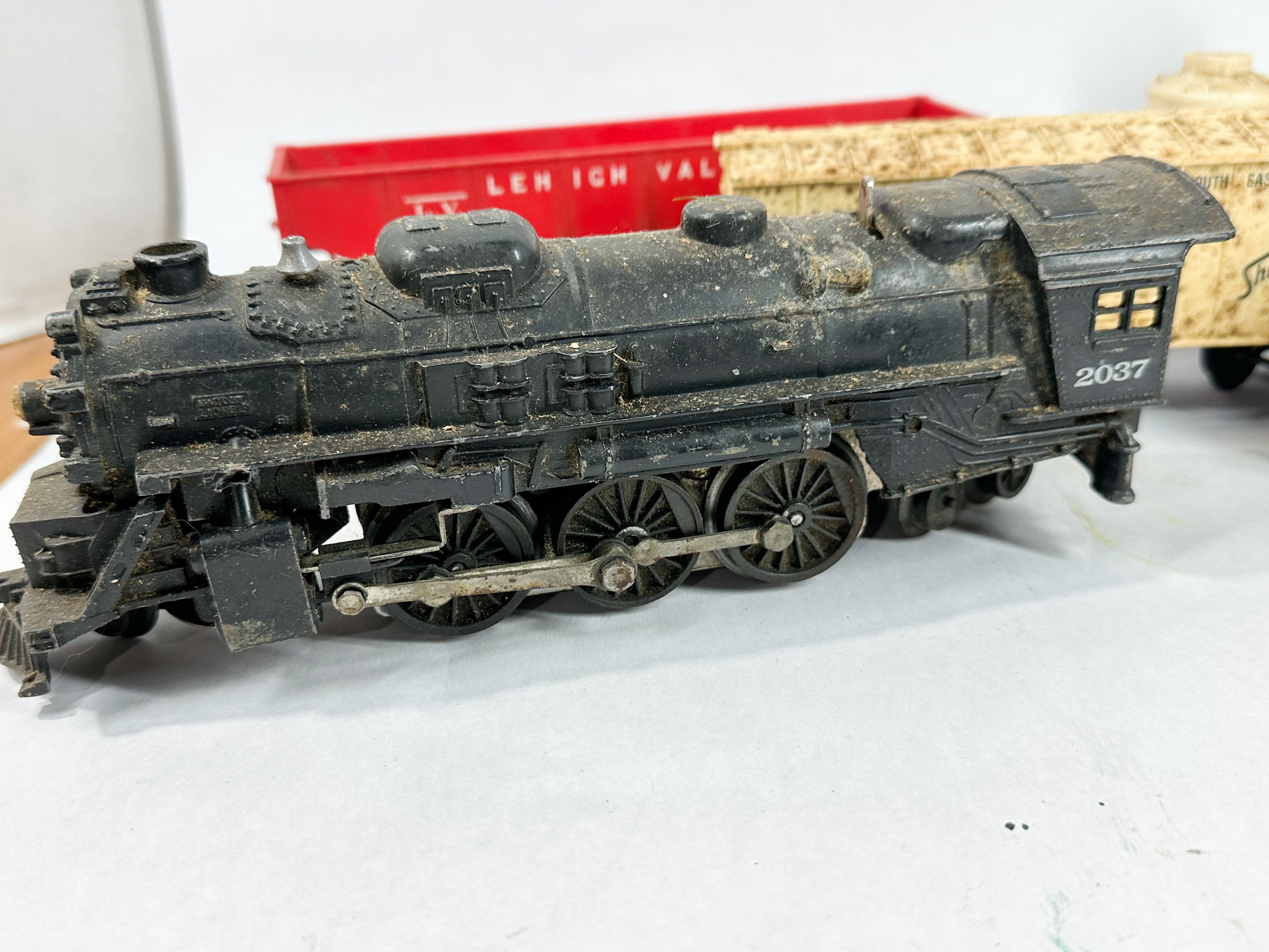 LIONEL POSTWAR FREIGHT TRAIN COLLECTION