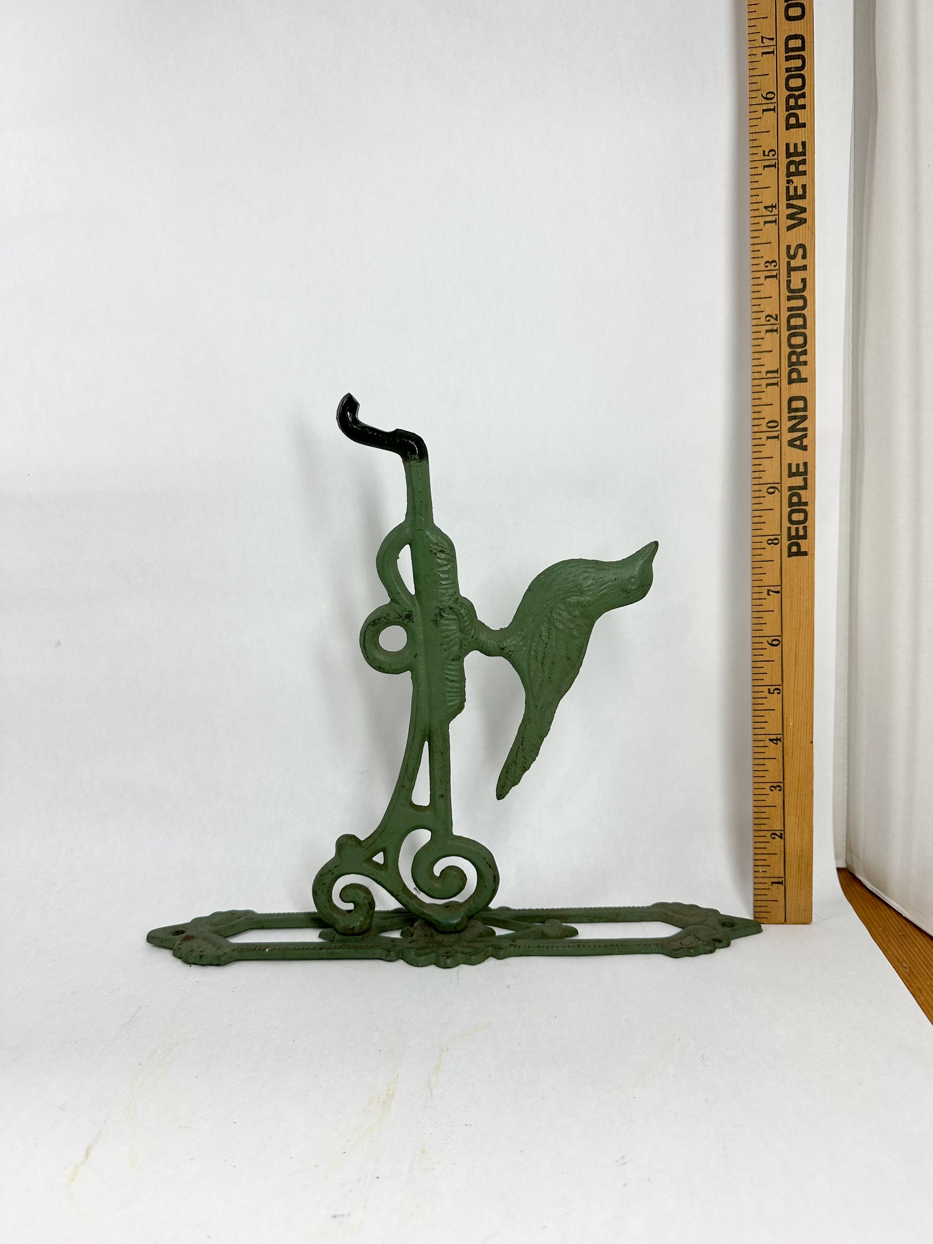 CAST IRON BIRD WALL BRACKET
