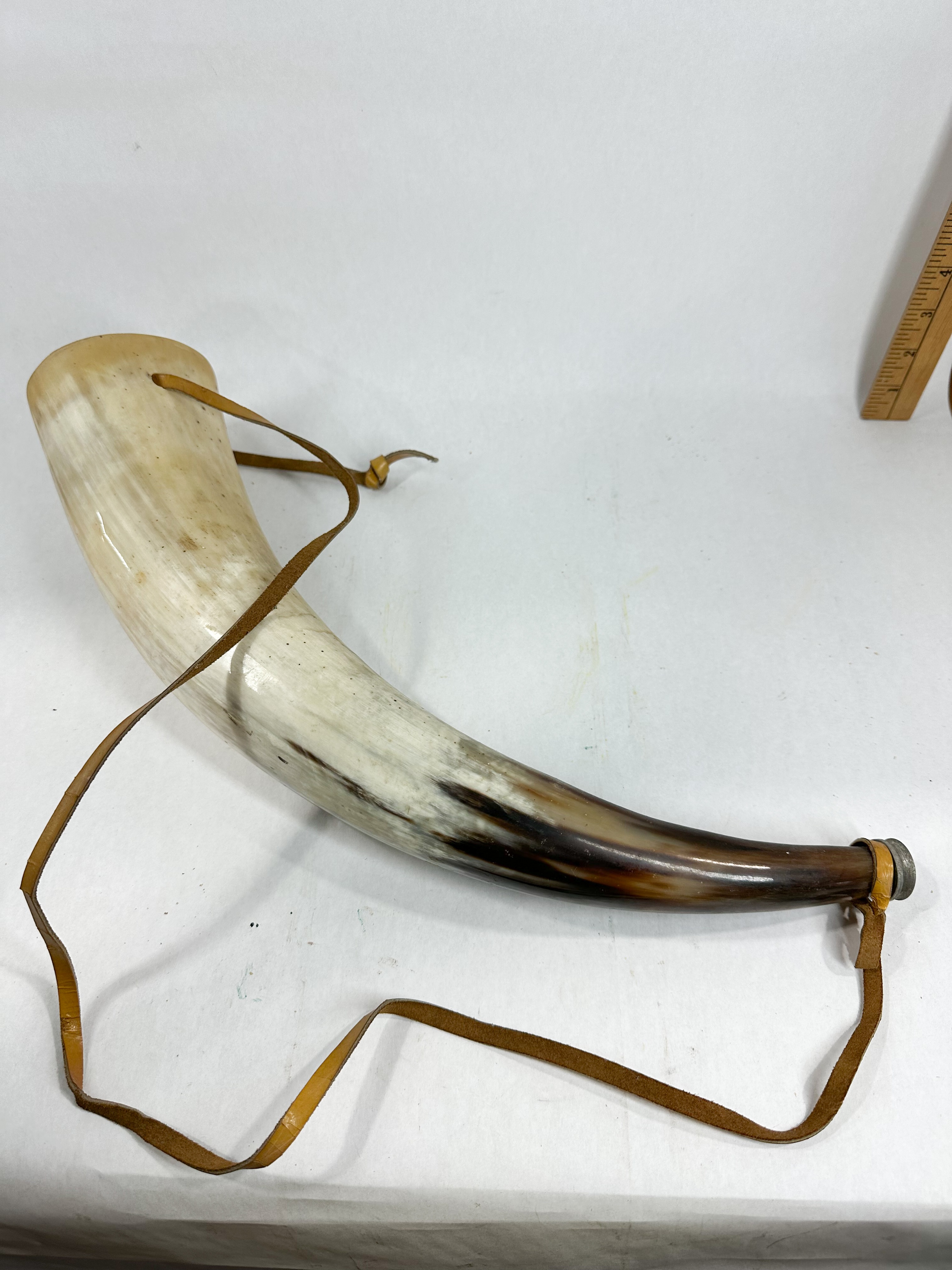POLISHED HORN POWDER HORN WITH LEATHER STRAP