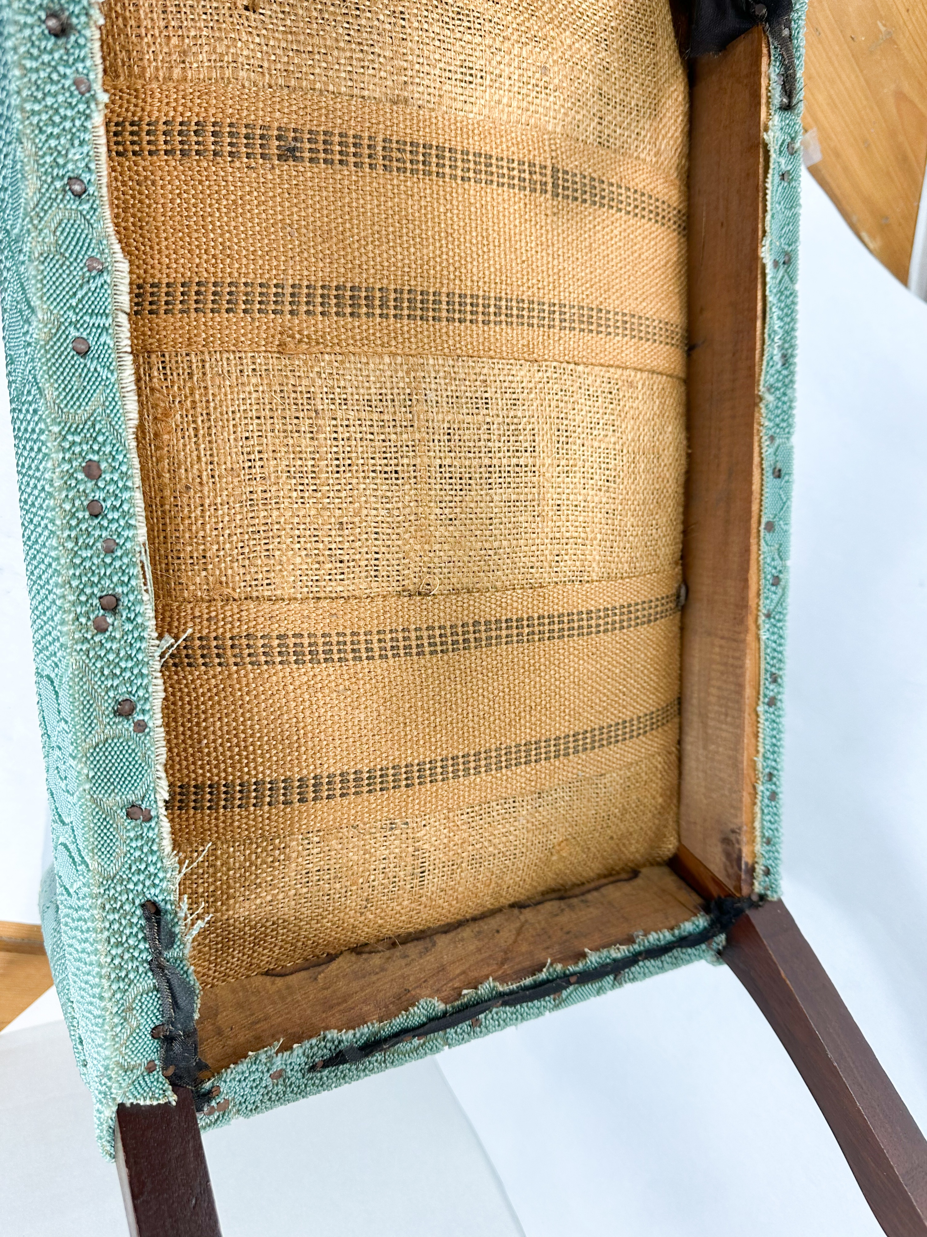 VINTAGE UPHOLSTERED SLOPING VANITY BENCH
