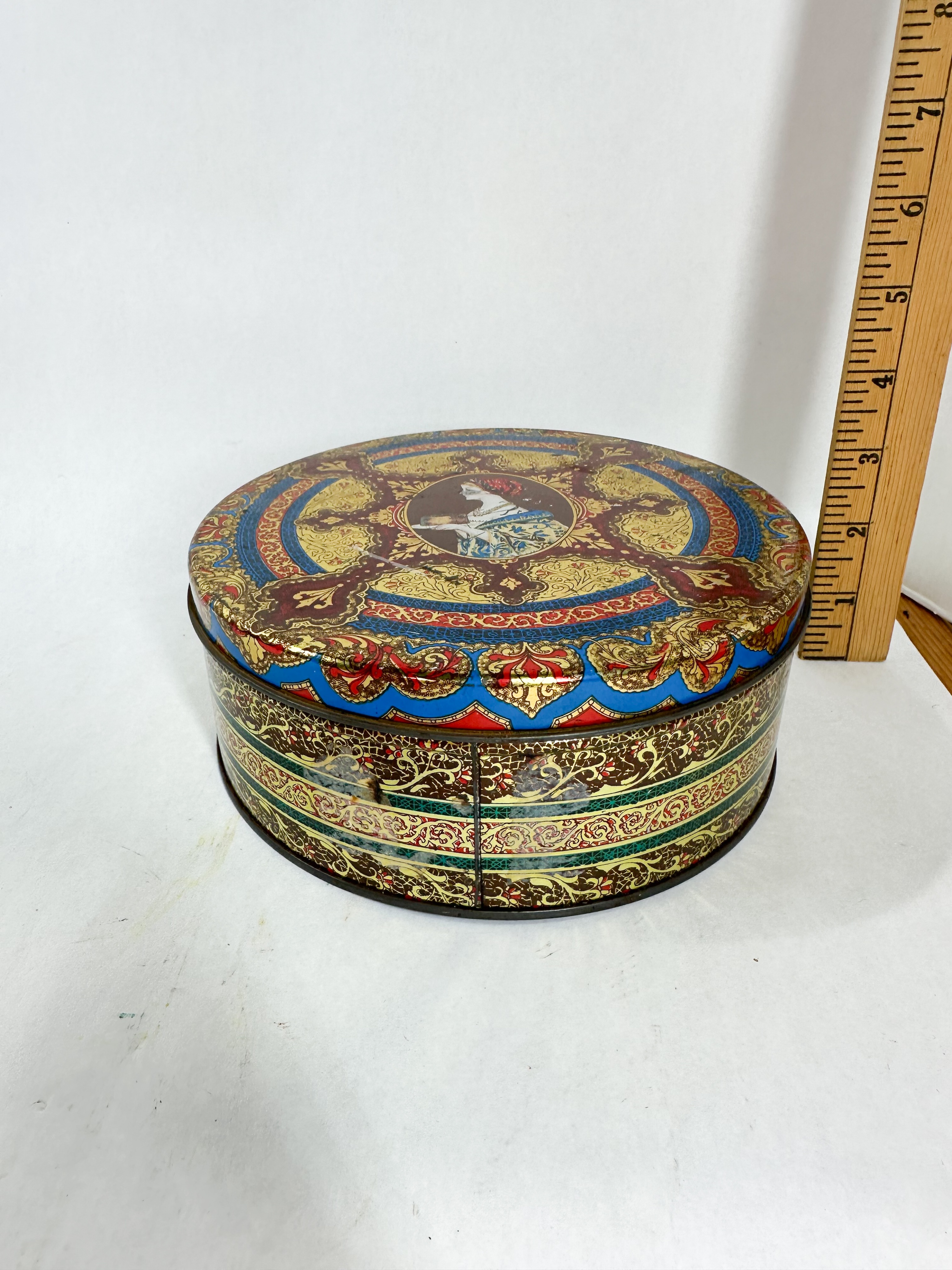 HOSTESS FRUIT CAKE TIN AND BUTTON ASSORTMENT