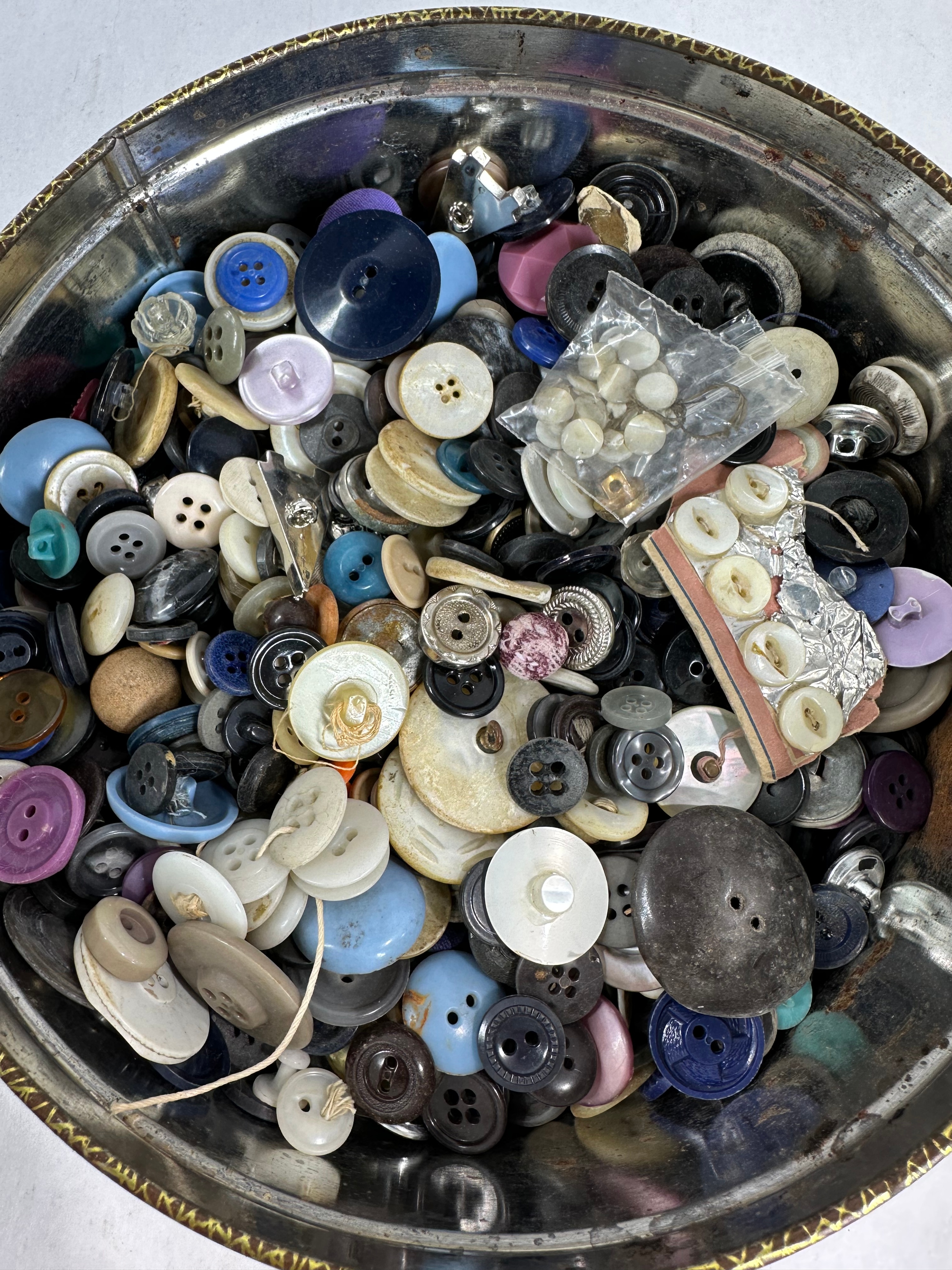 HOSTESS FRUIT CAKE TIN AND BUTTON ASSORTMENT