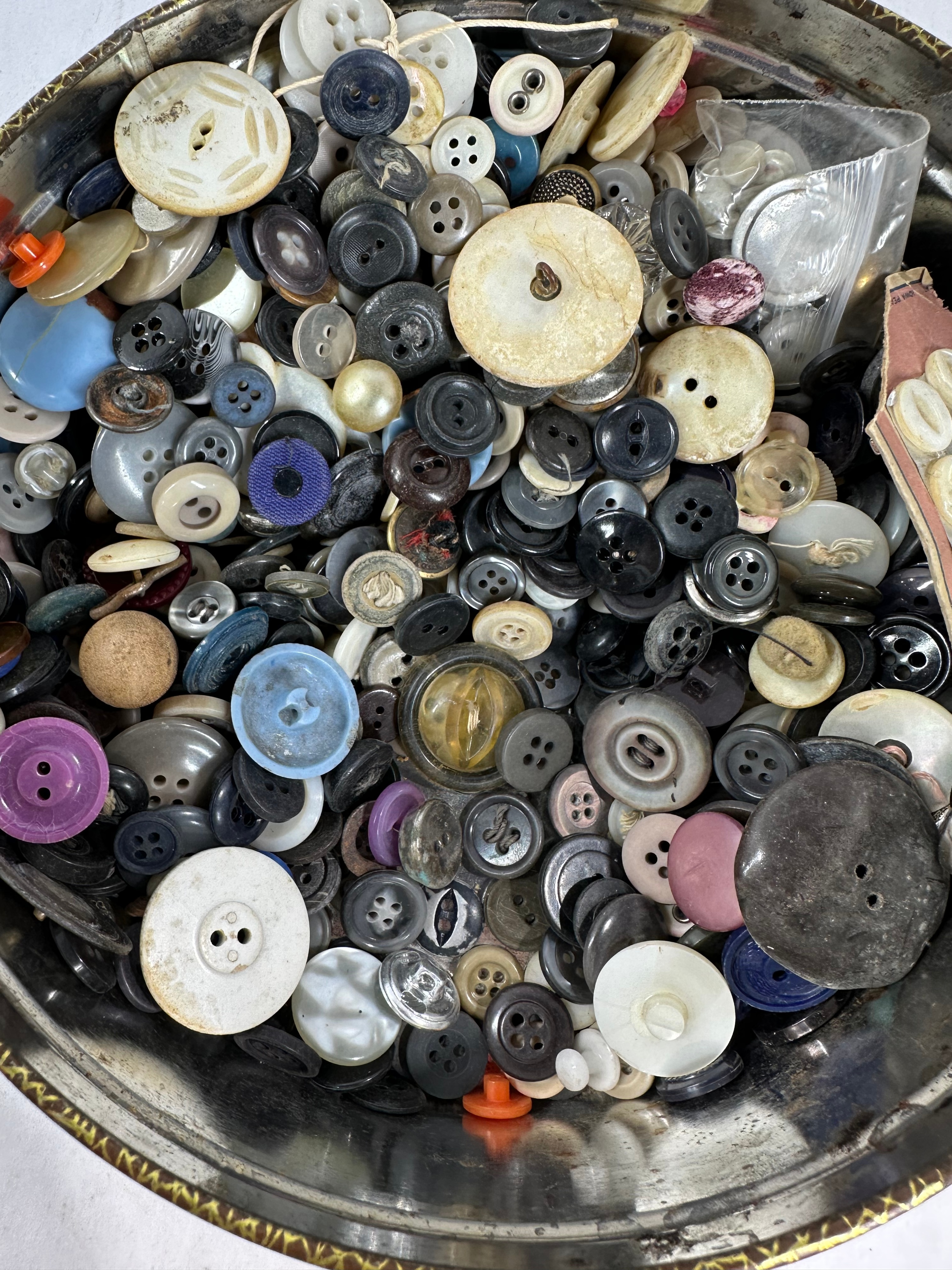 HOSTESS FRUIT CAKE TIN AND BUTTON ASSORTMENT