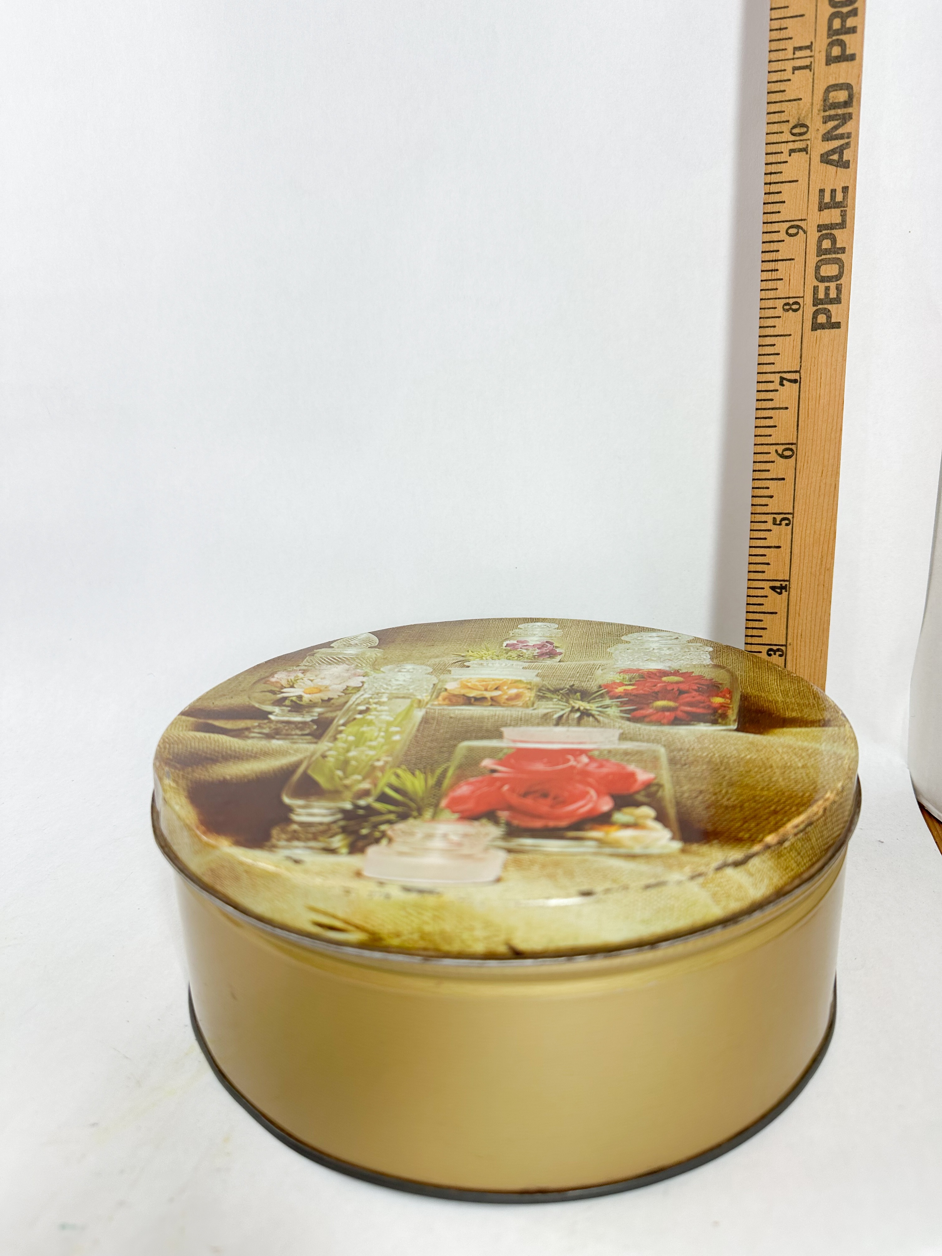 VINTAGE FLORAL LITHOGRAPH SEWING TIN AND BUTTONS