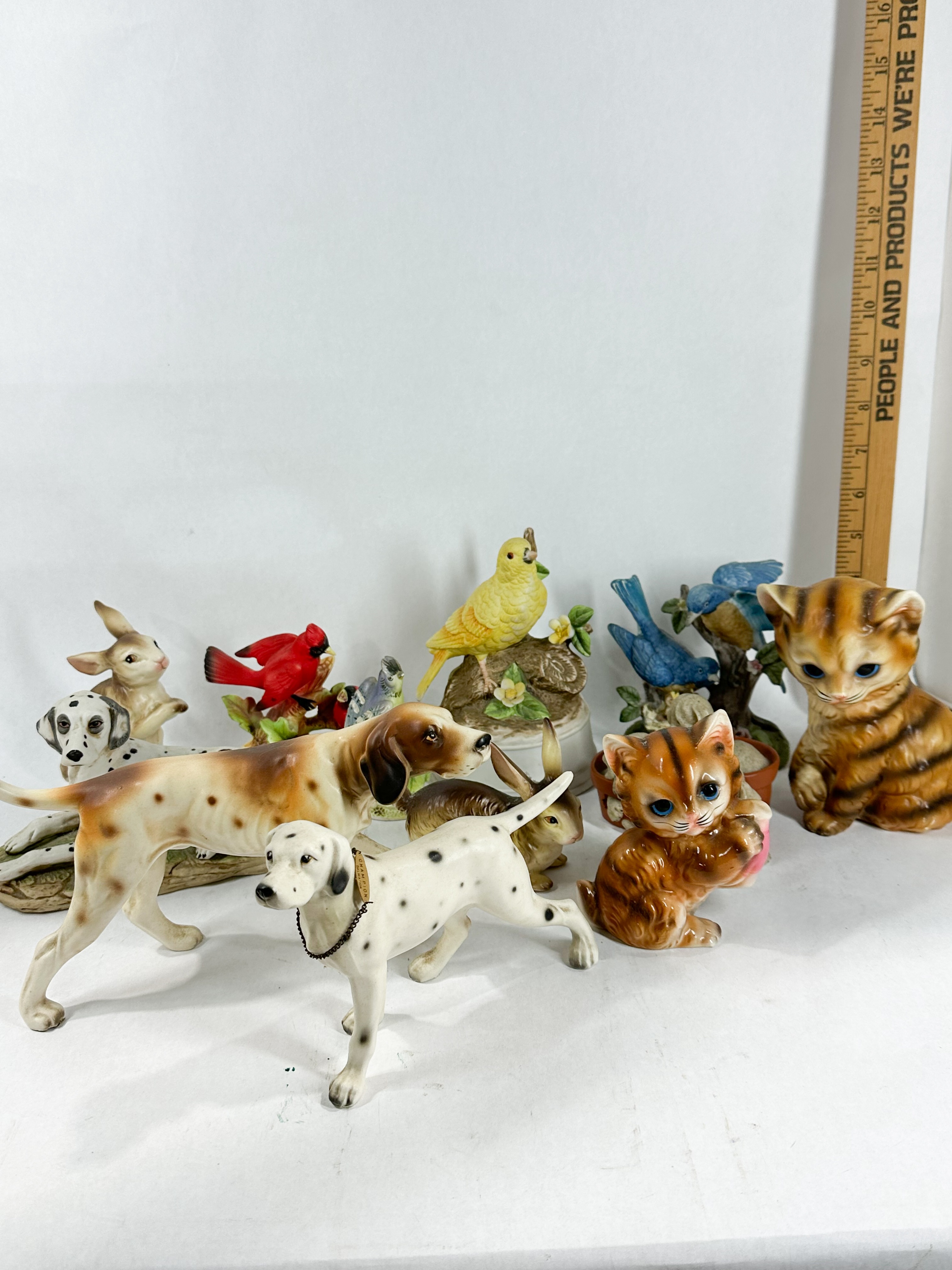 ASSORTMENT OF CERAMIC AND RESIN ANIMAL FIGURINES