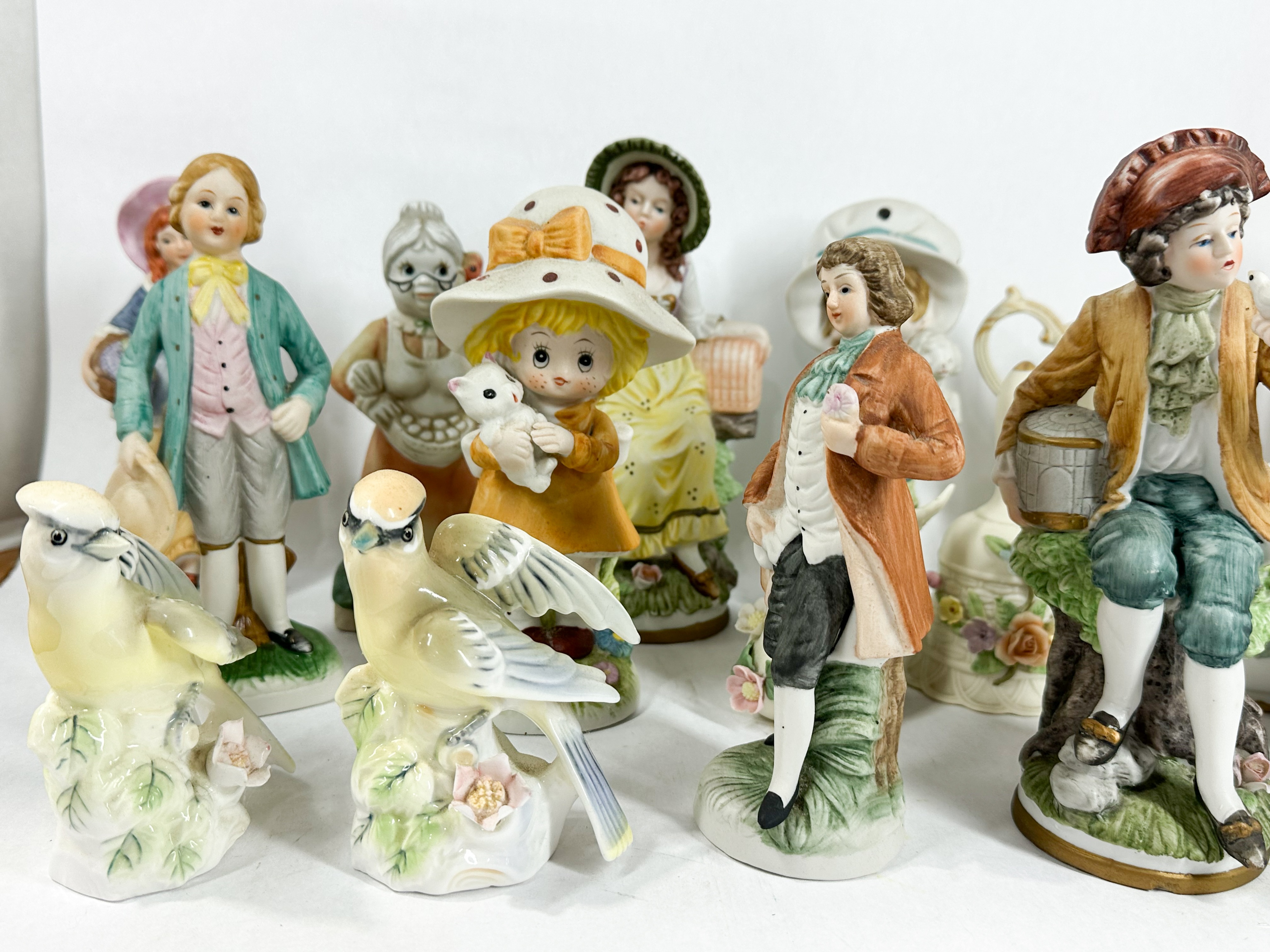 ASSORTED CERAMIC AND PORCELAIN FIGURINES COLLECTION