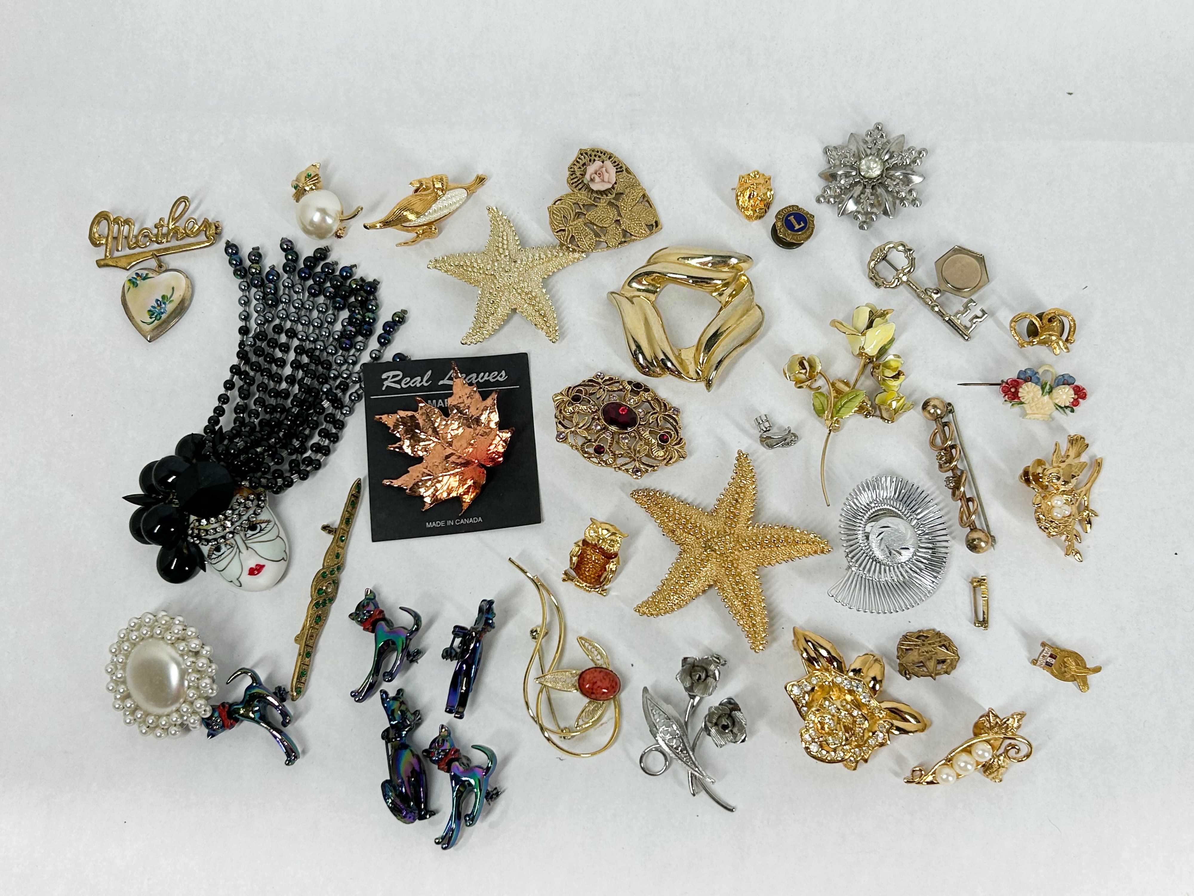 VINTAGE COSTUME BROOCHES AND PINS