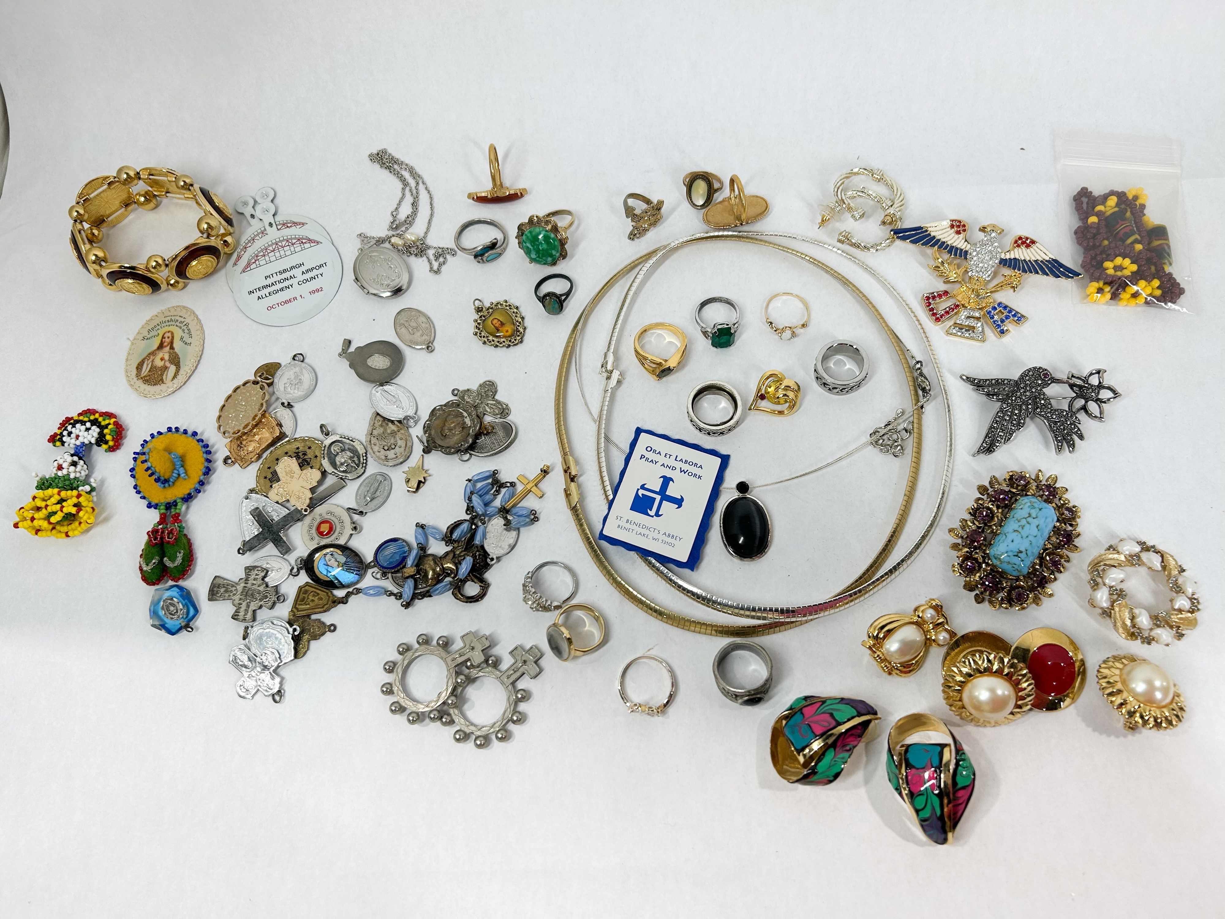ASSORTED RELIGIOUS MEDALS AND COSTUME JEWELRY