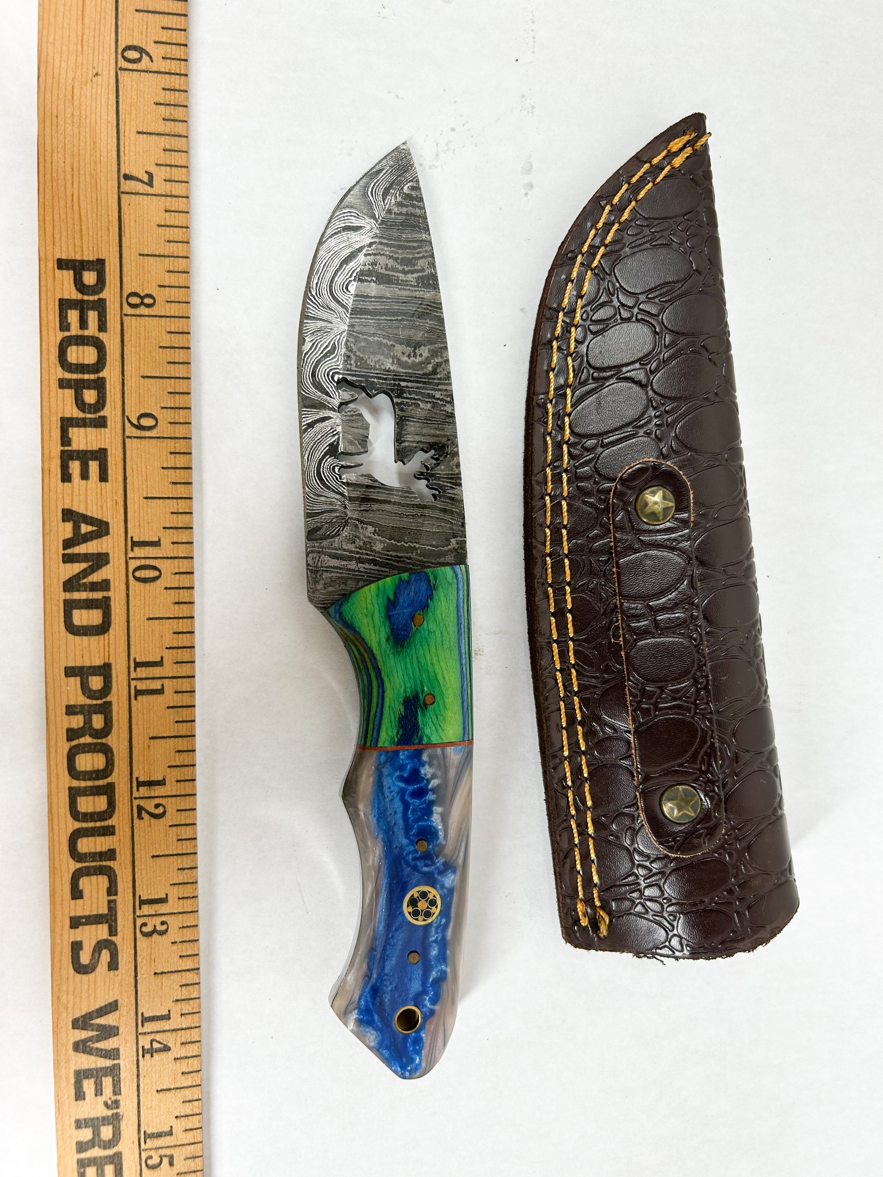 DAMASCUS STEEL AND COMPOTE HANDLE HUNTING KNIFE