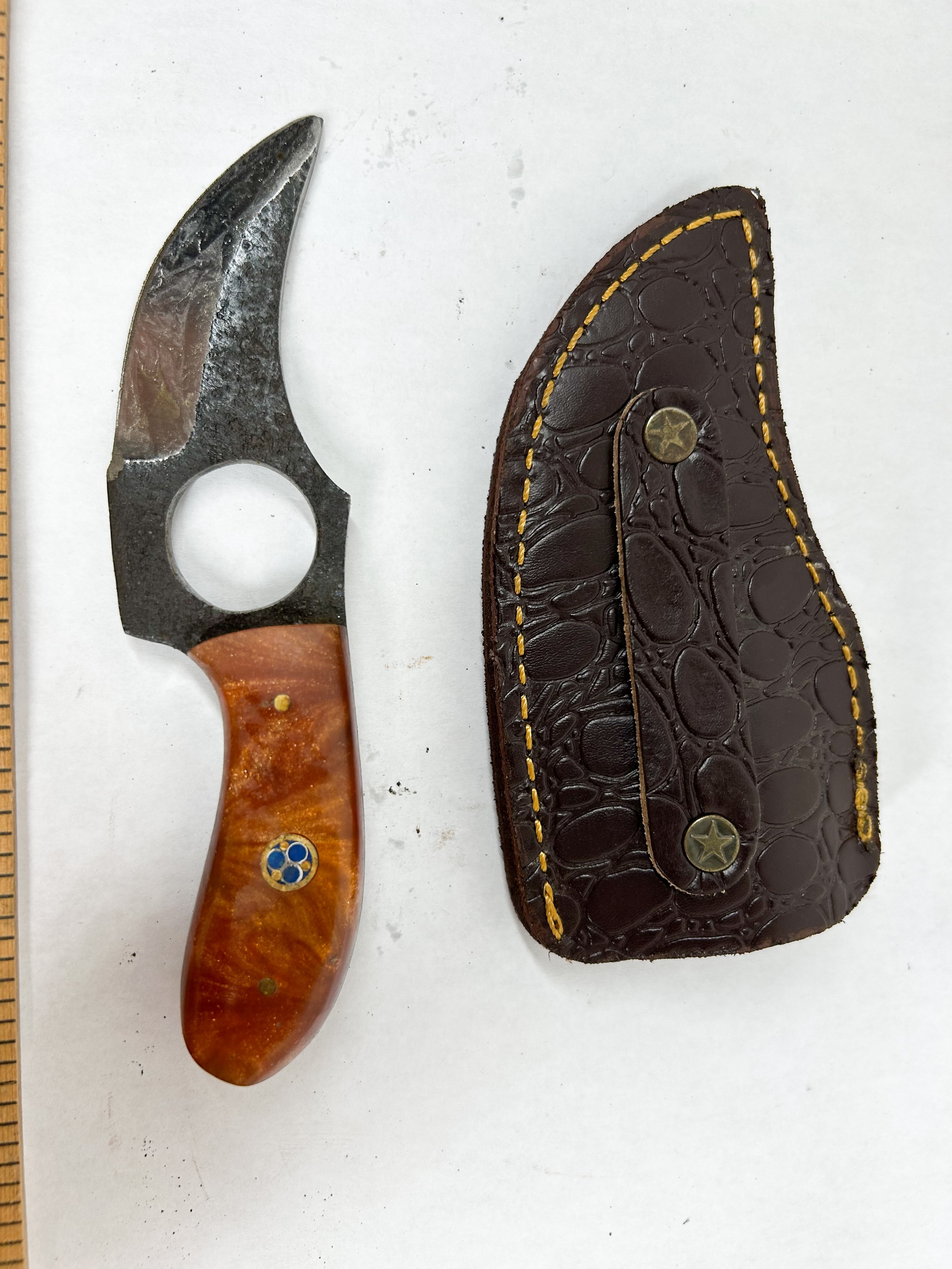 DAMASCUS FORGED STEEL RING KNIFE WITH RESIN HANDLE