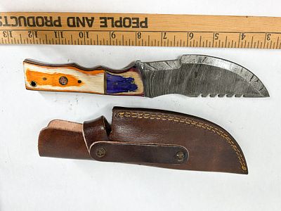 DAMASCUS STEEL DROP POINT HUNTER KNIFE. Hand-forged Damascus steel fixed blade knife featuring a 