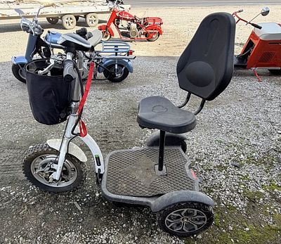 EUROSCOOTER ELECTRIC WITH CHARGER SWIVEL SEAT