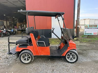 YAMAHA GAS GOLF CART WITH LED LIGHT BARN RUNS &. DRIVES