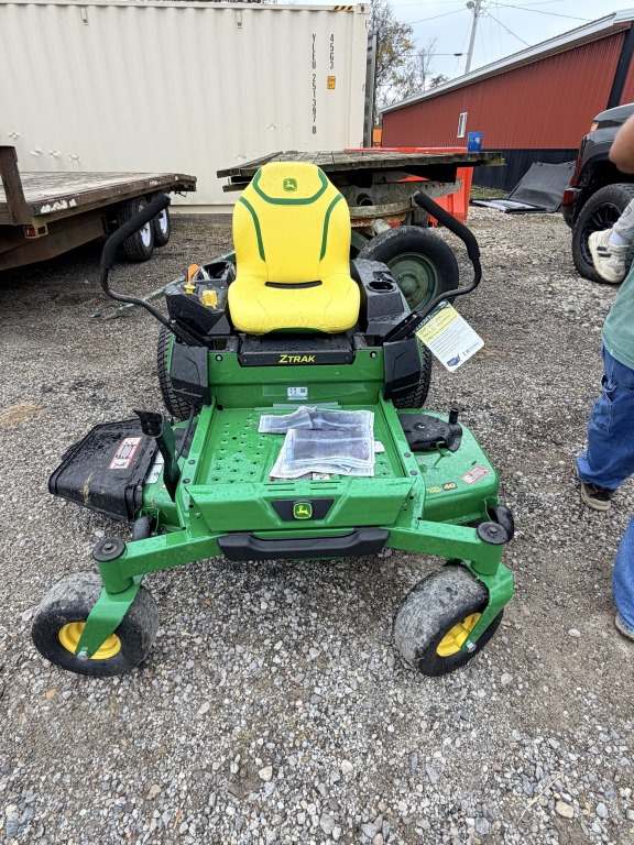 JOHN DEERE ZERO TURN