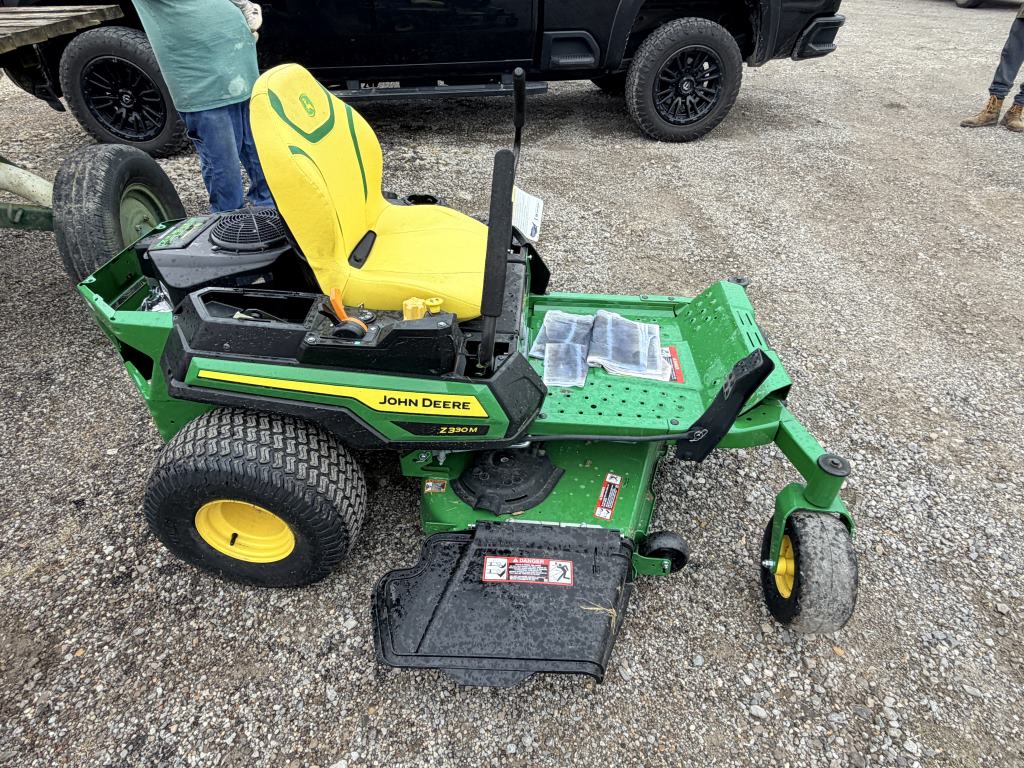 JOHN DEERE ZERO TURN