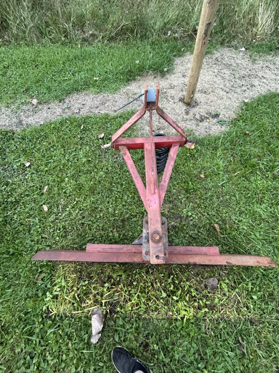 THREE POINT BLADE