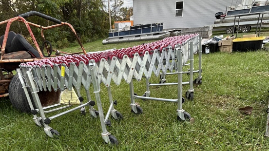 GRAVITY SKATE WHEEL CONVEYOR