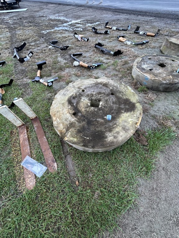 ANTIQUE MILLING STONE