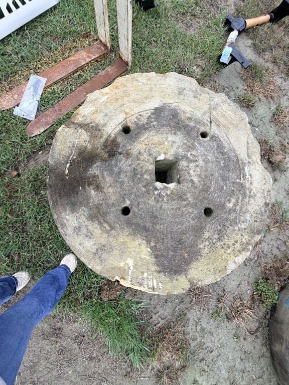 ANTIQUE MILLING STONE