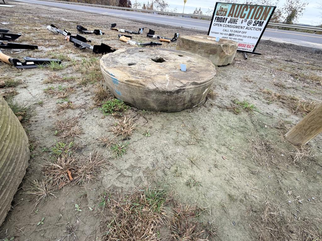 ANTIQUE MILLING STONE