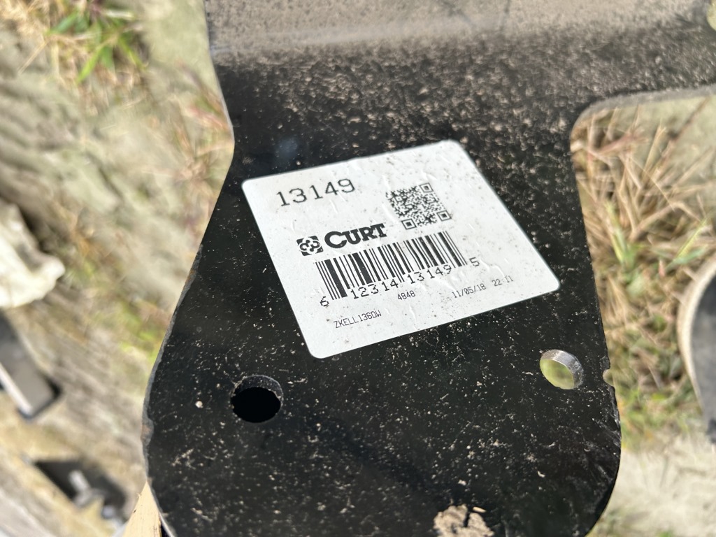 CURT TRAILER HITCH RECEIVER