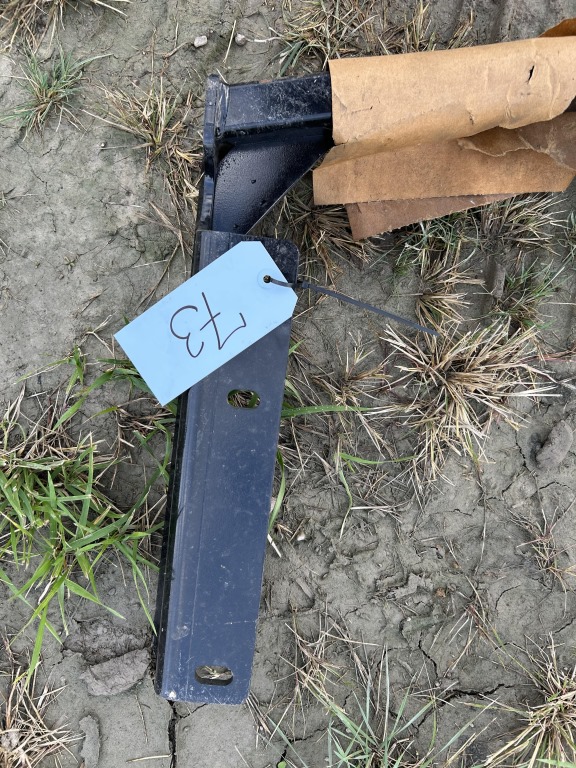 CURT TRAILER HITCH RECEIVER