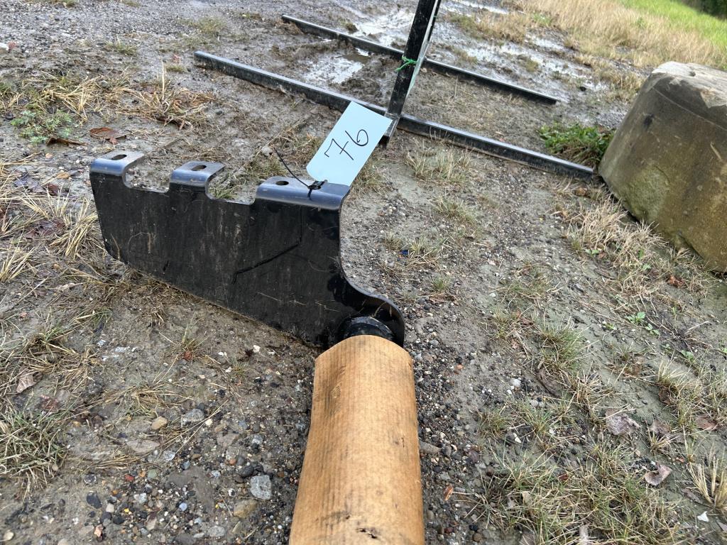TRAILER HITCH RECEIVER