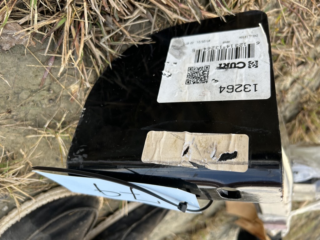 CURT TRAILER HITCH RECEIVER
