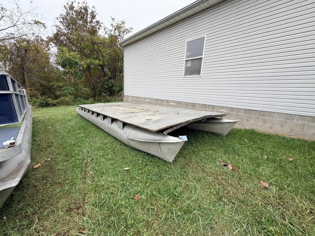 PONTOON FLAT BOAT