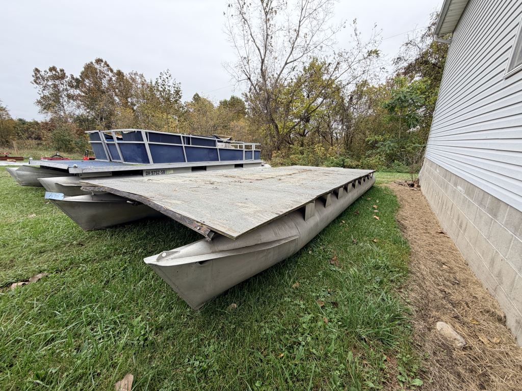 PONTOON FLAT BOAT