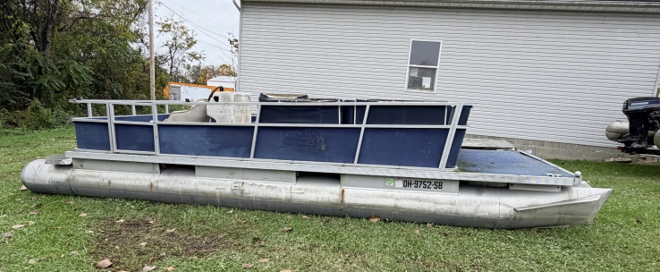 PONTOON BOAT