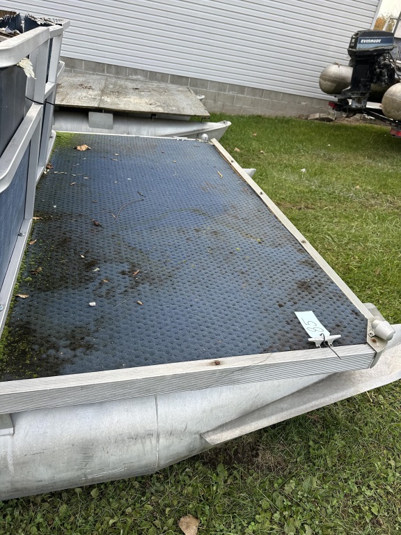 PONTOON BOAT